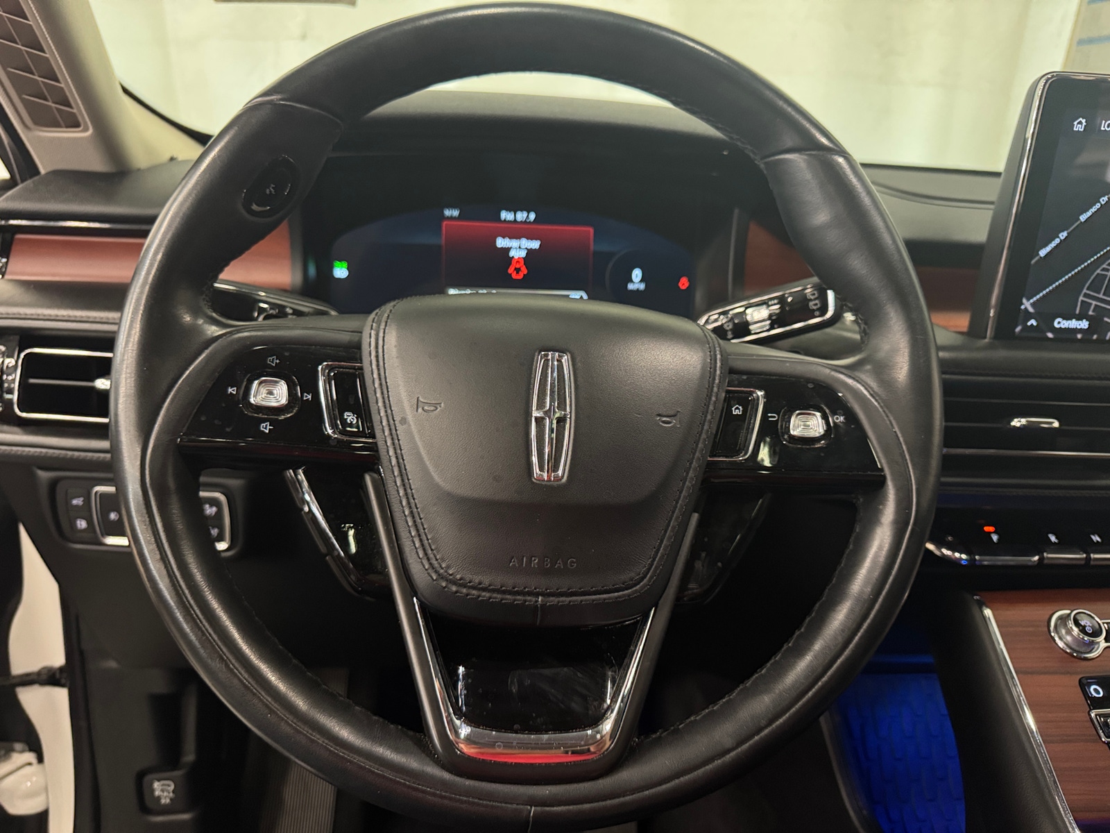 Thumbnail: 2020 Lincoln Aviator - 4