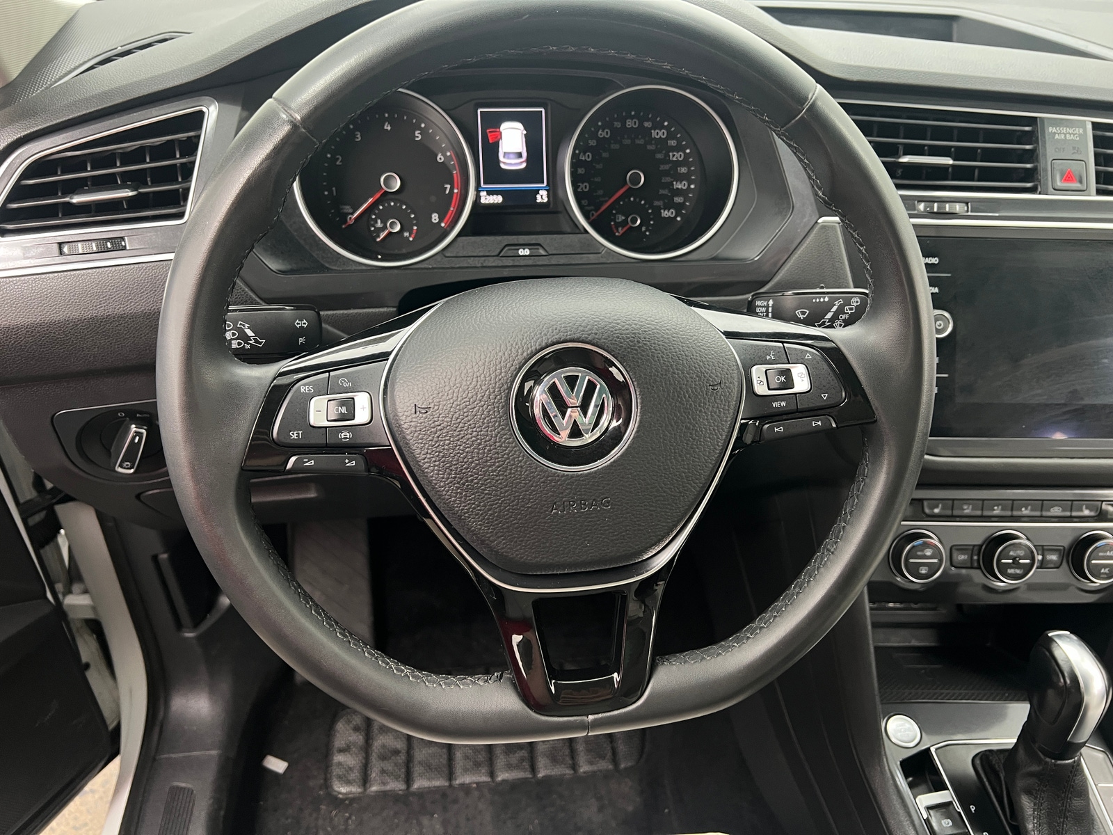 Thumbnail: 2020 Volkswagen Tiguan - 5