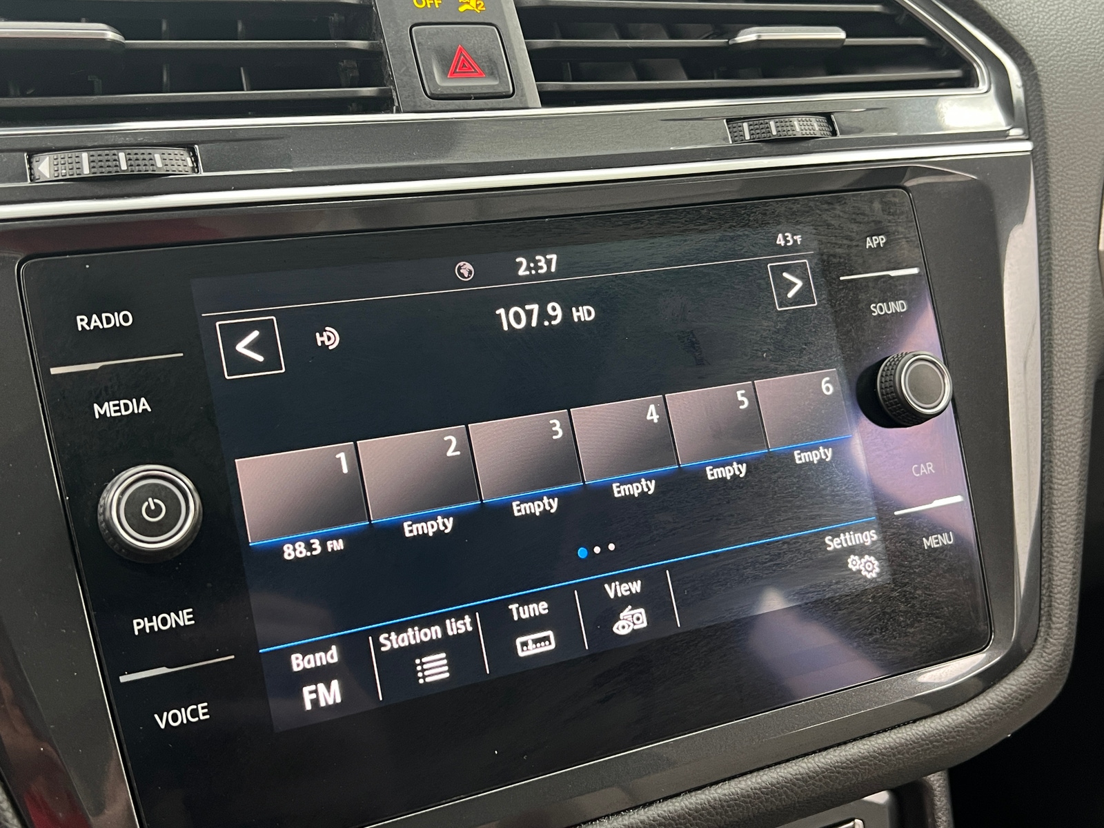 Thumbnail: 2020 Volkswagen Tiguan - 4