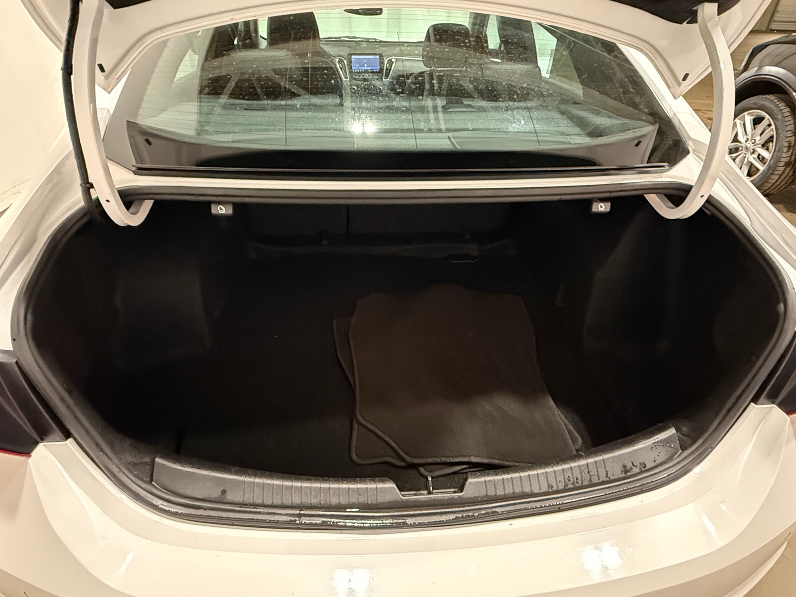 Thumbnail: 2024 Chevrolet Malibu - 6