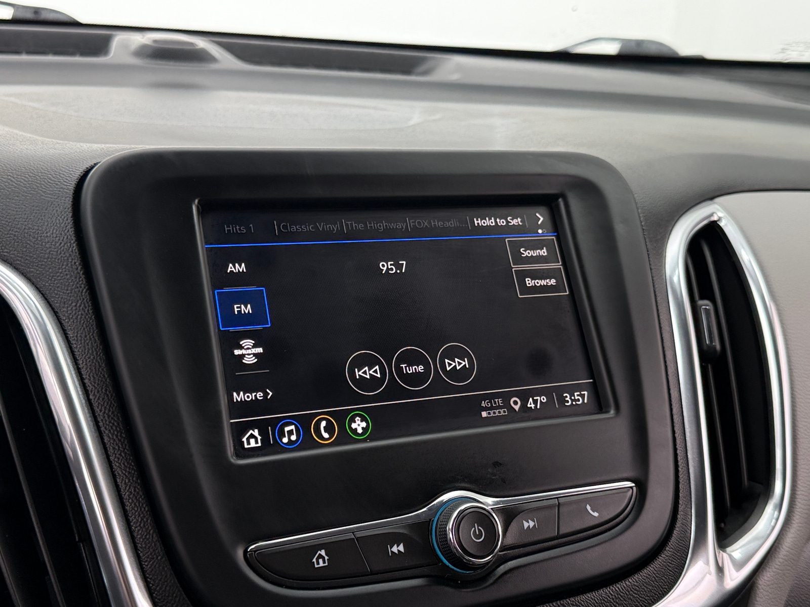 Thumbnail: 2022 Chevrolet Equinox - 4