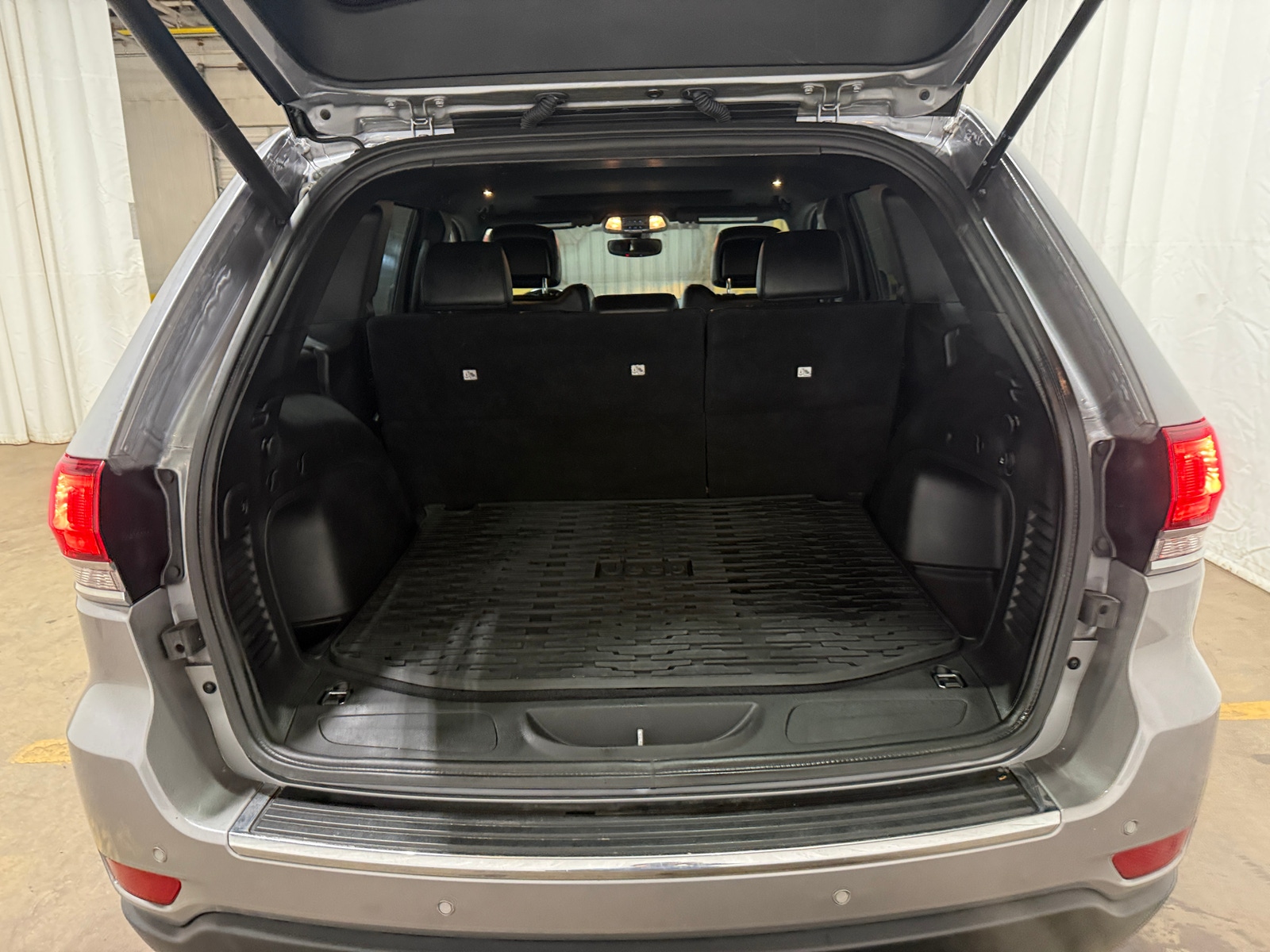 Thumbnail: 2021 Jeep Grand Cherokee - 6