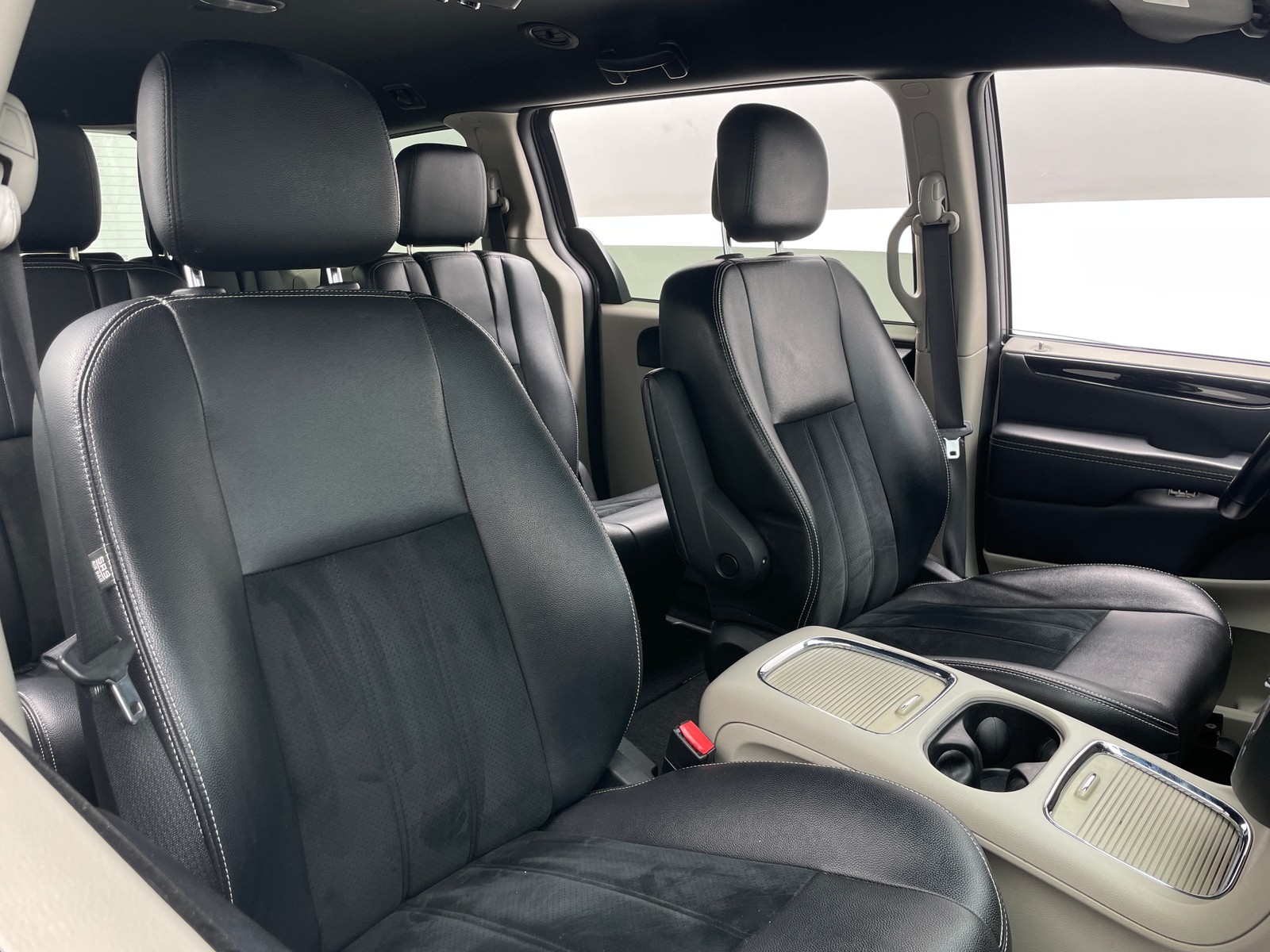 Thumbnail: 2018 Dodge Grand Caravan - 2