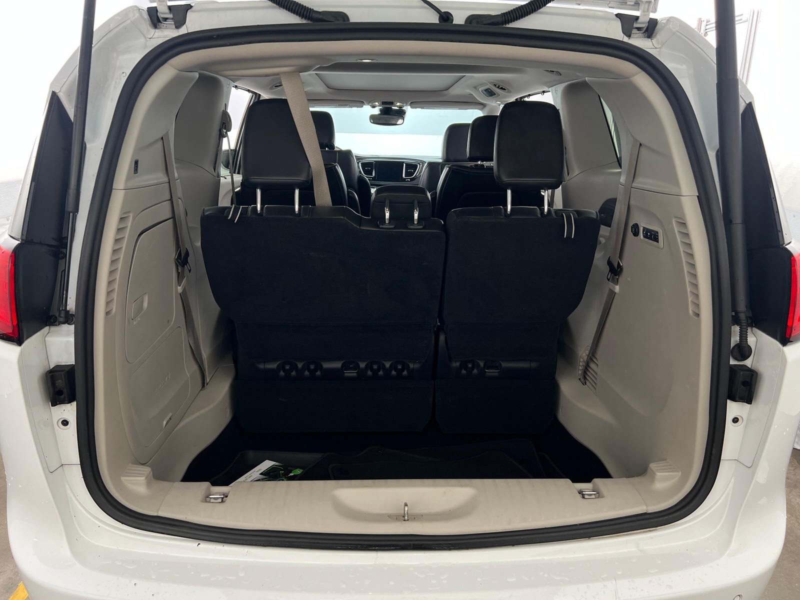 Thumbnail: 2017 Chrysler Pacifica - 6