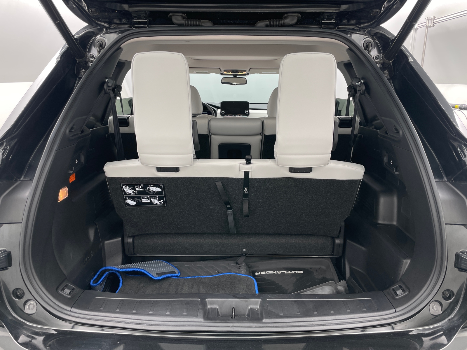 Thumbnail: 2023 Mitsubishi Outlander - 6