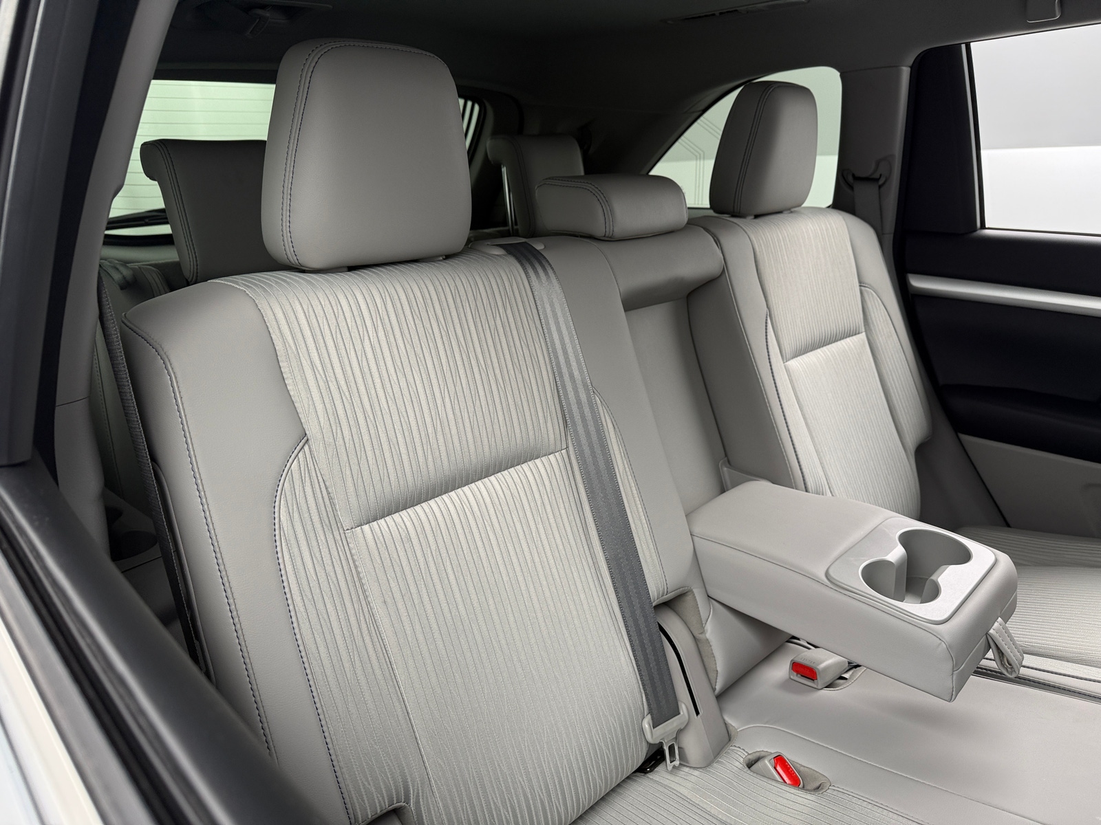 Thumbnail: 2017 Toyota Highlander - 6