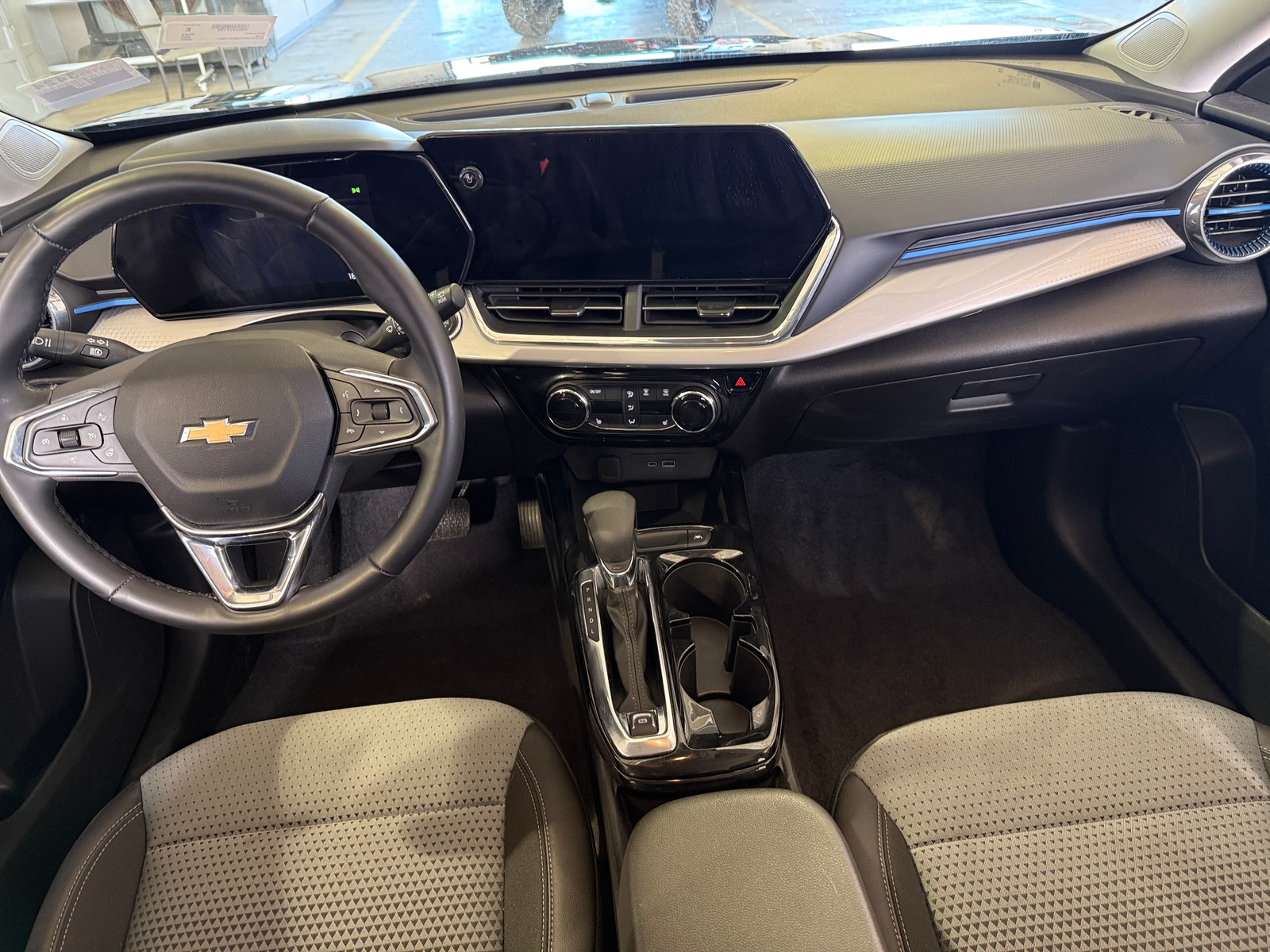 Thumbnail: 2025 Chevrolet Trax - 3