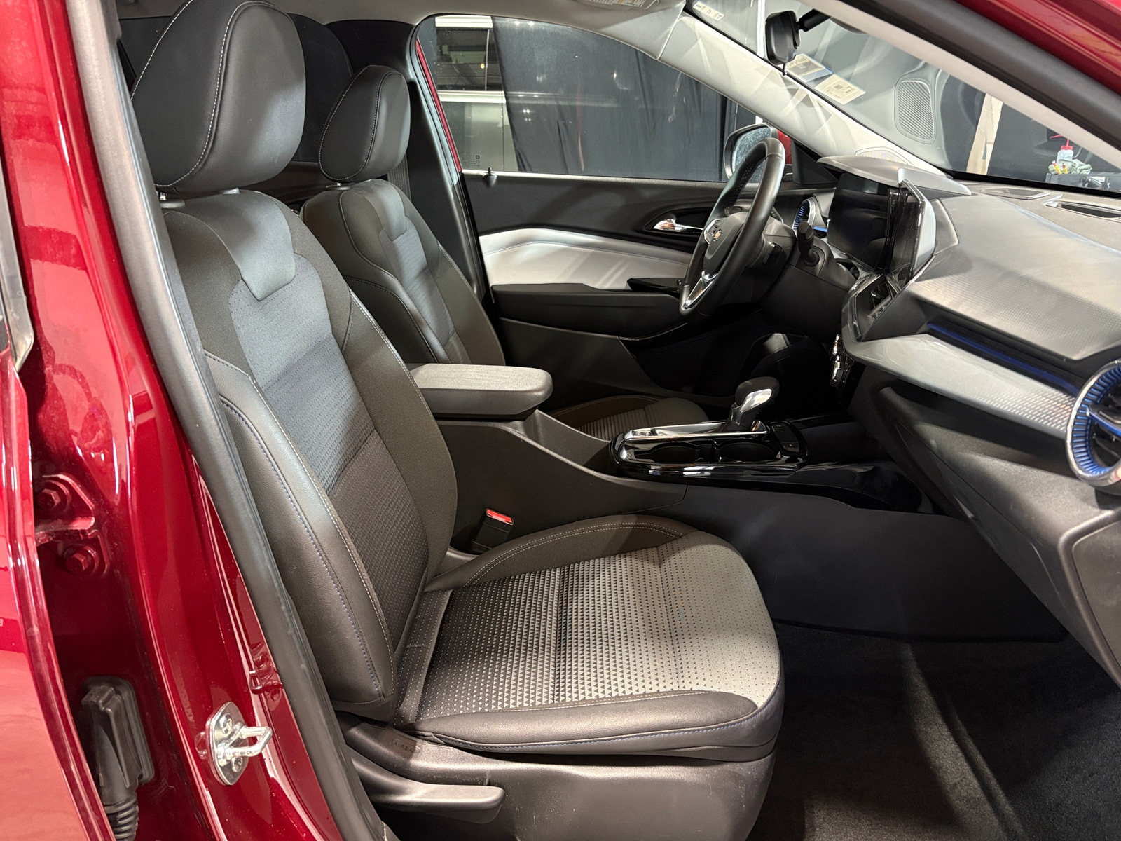 Thumbnail: 2025 Chevrolet Trax - 2