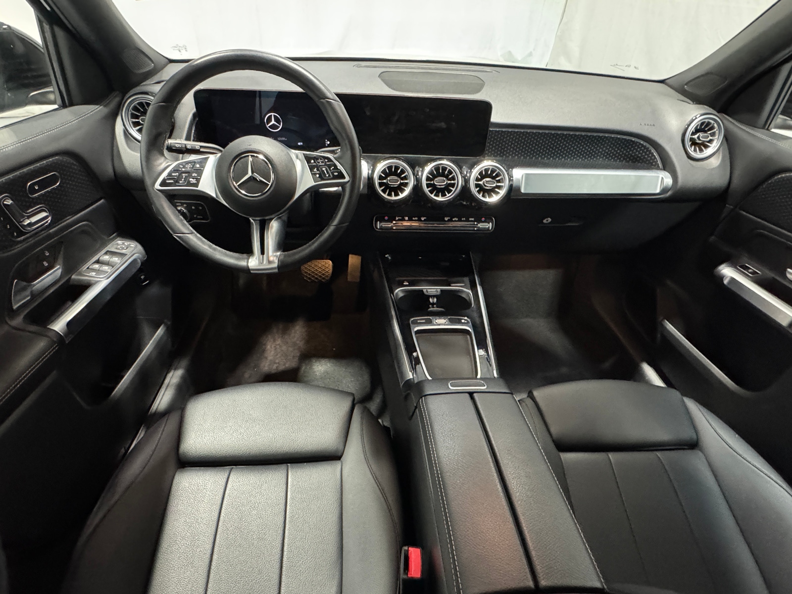 Thumbnail: 2025 Mercedes-Benz GLB - 2