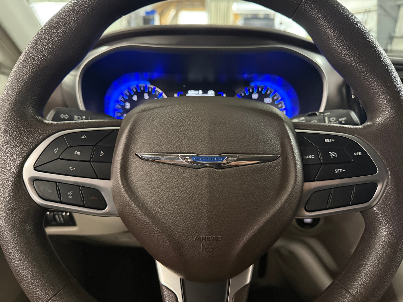 Thumbnail: 2019 Chrysler Pacifica - 5