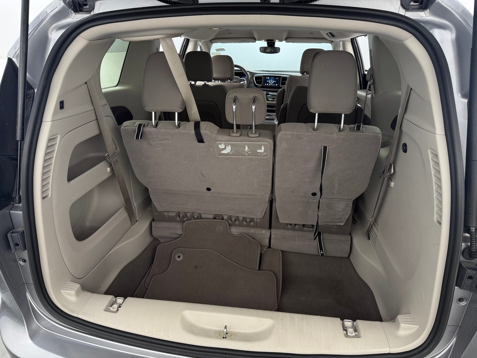 Thumbnail: 2019 Chrysler Pacifica - 7