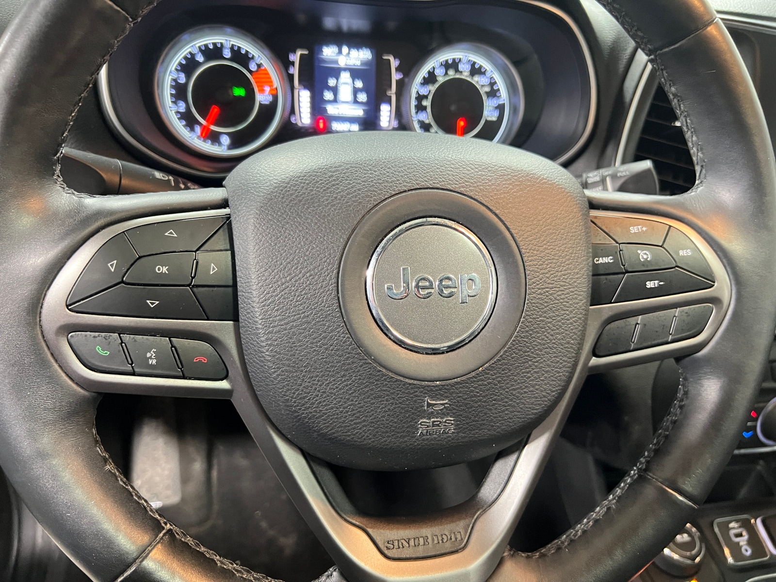 Thumbnail: 2019 Jeep Cherokee - 5