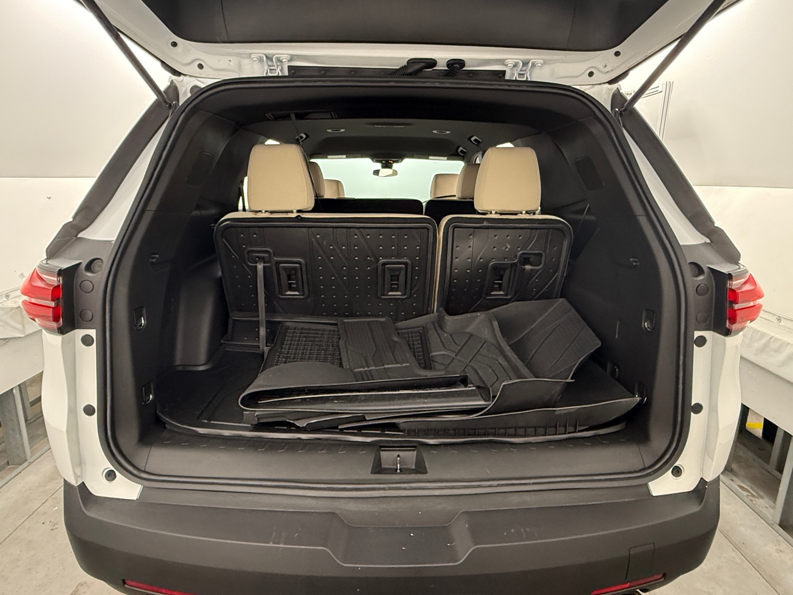 Thumbnail: 2023 Chevrolet Traverse - 7