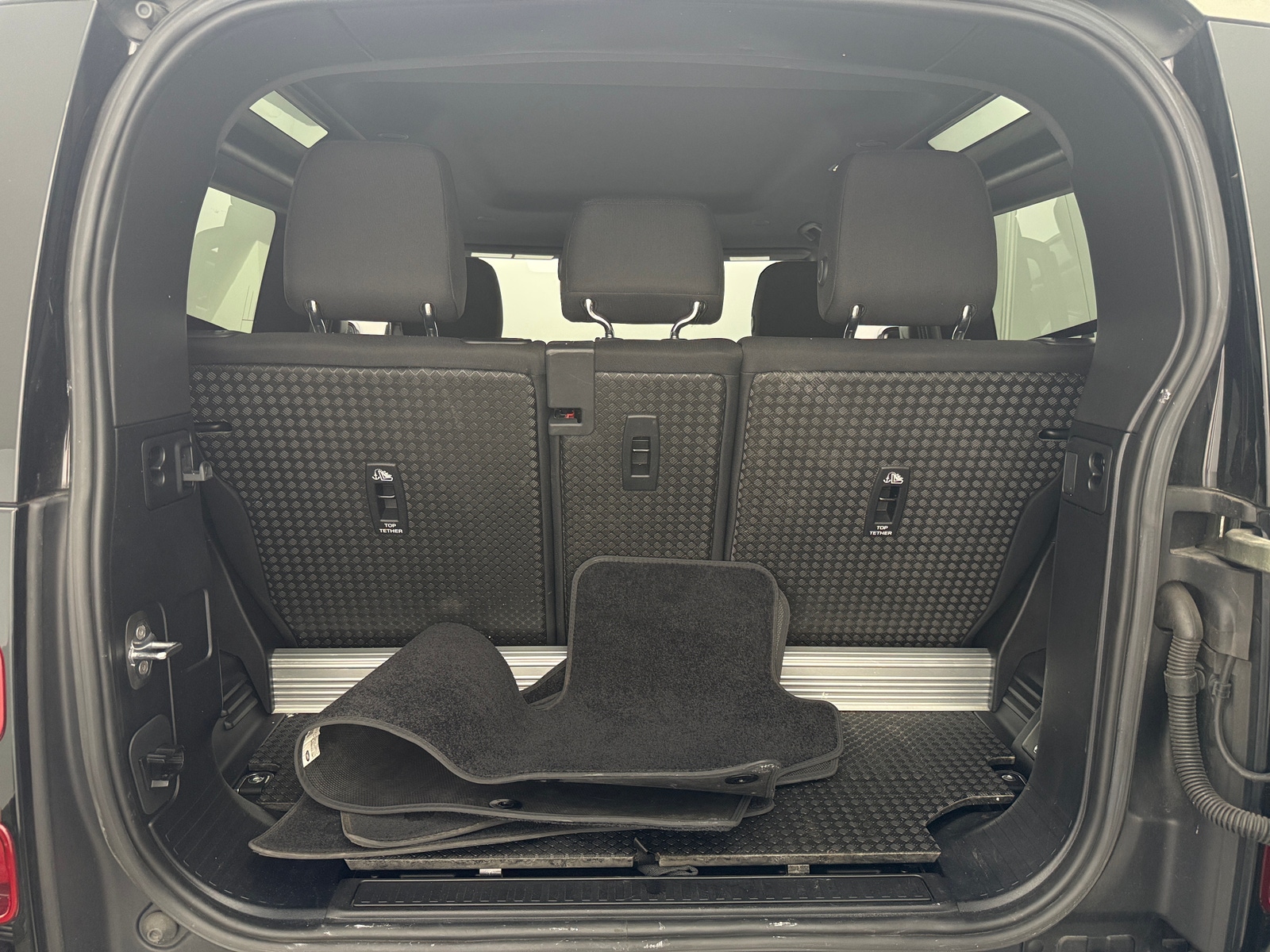 Thumbnail: 2022 Land Rover Defender - 7