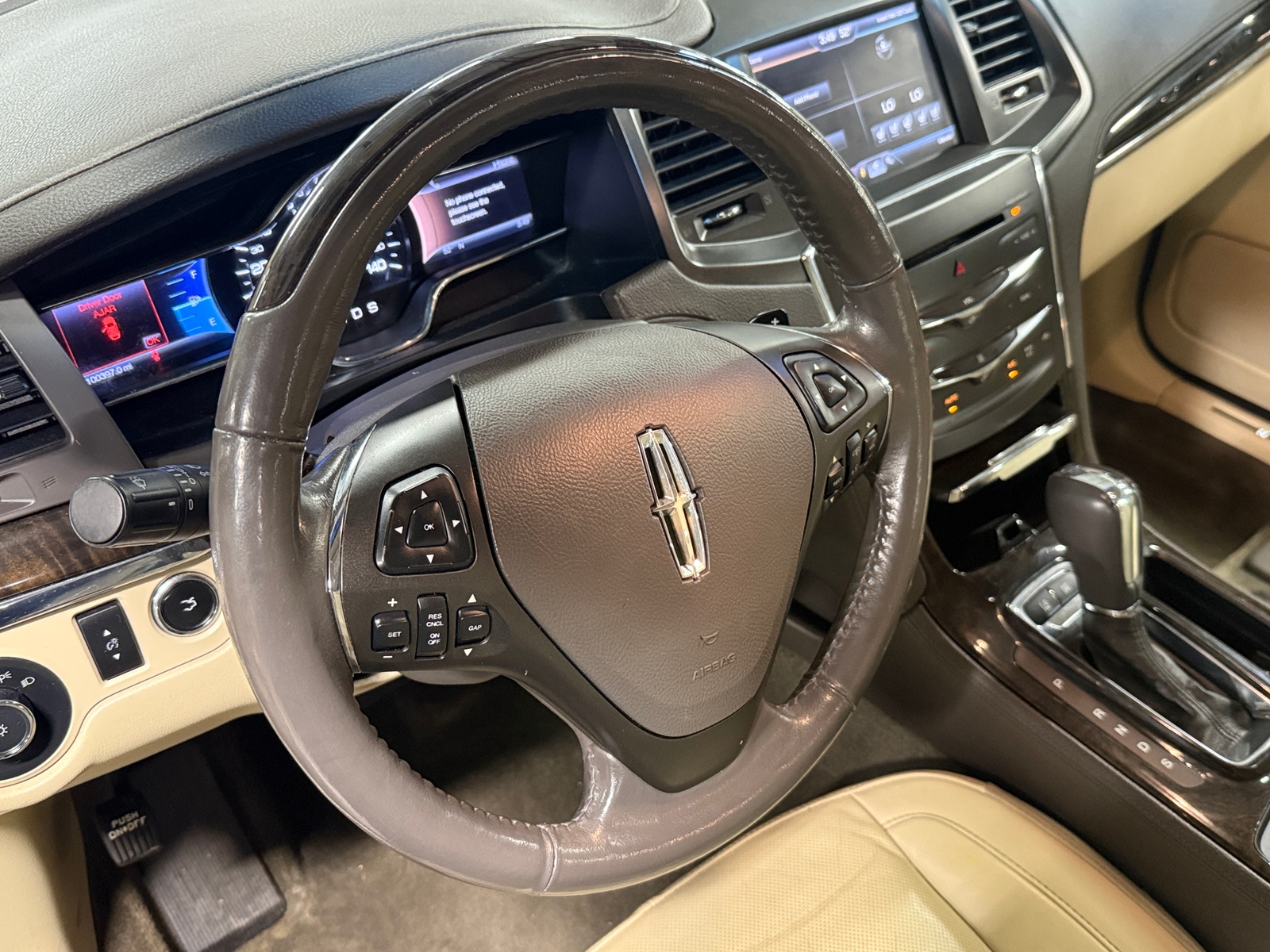 Thumbnail: 2013 Lincoln MKS - 4