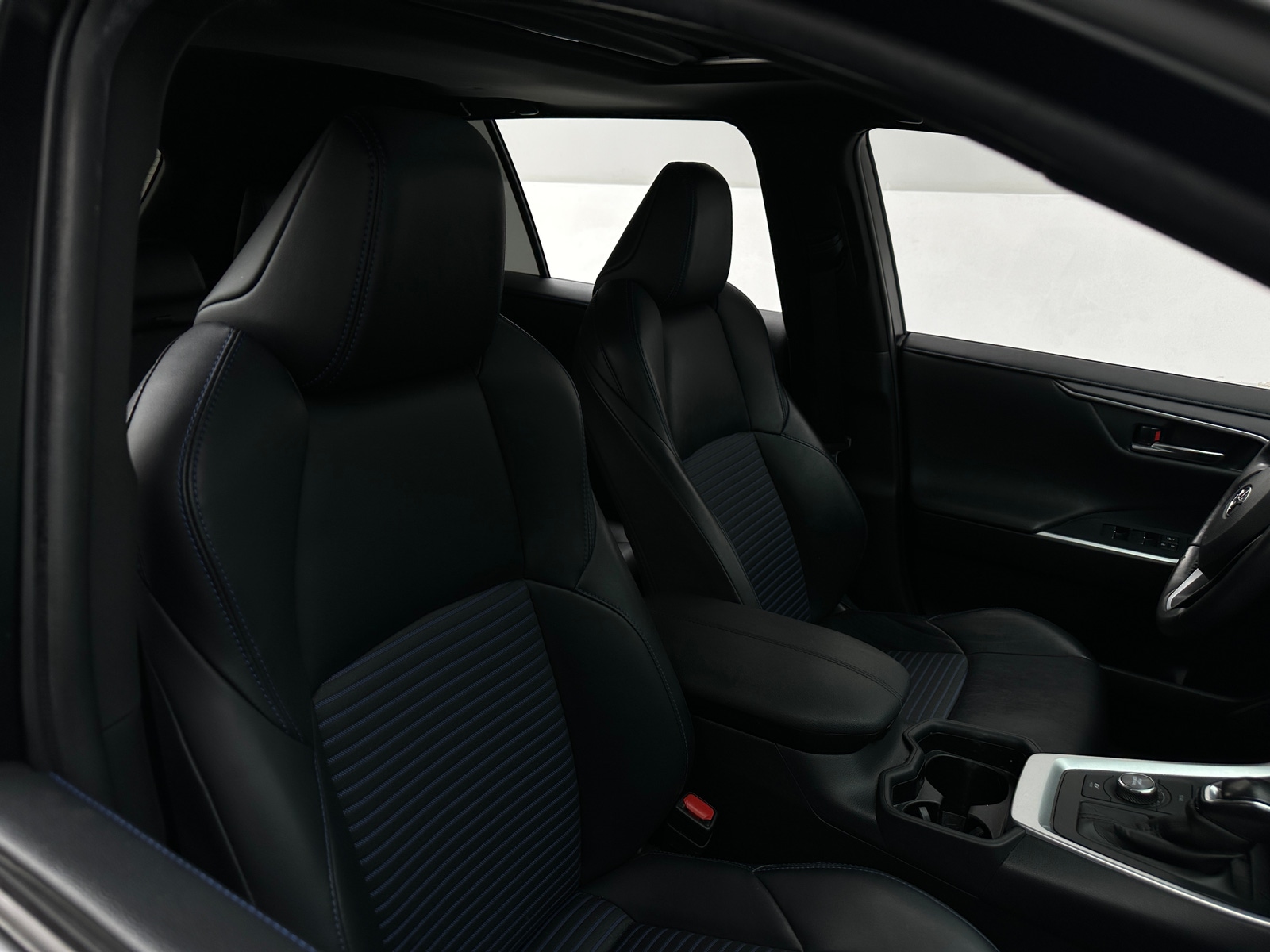 Thumbnail: 2020 Toyota RAV4 - 2