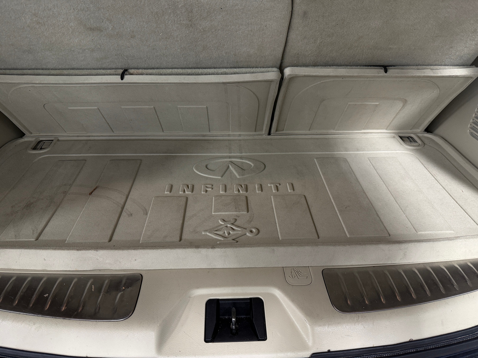 Thumbnail: 2016 INFINITI QX80 - 6