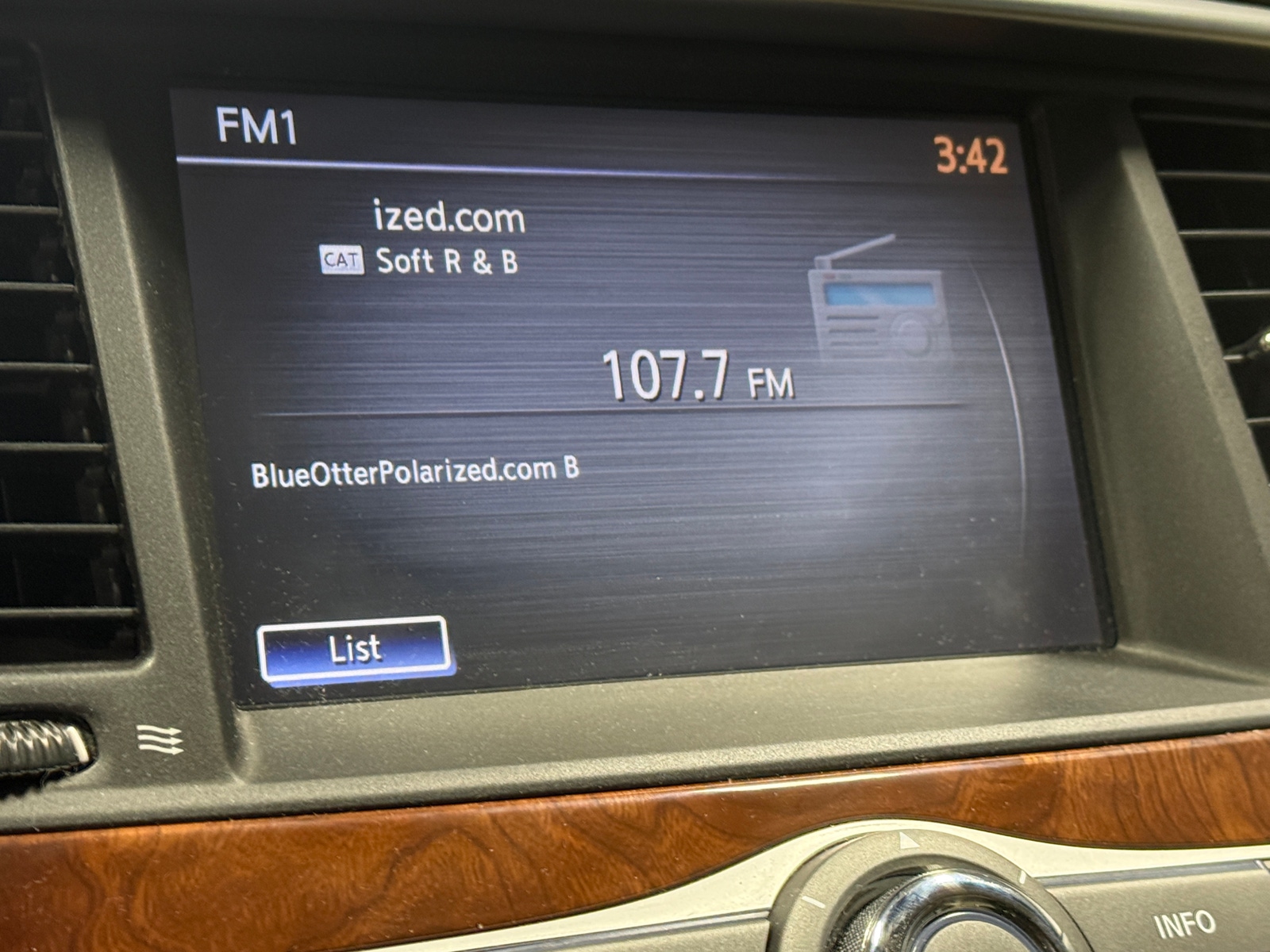 Thumbnail: 2016 INFINITI QX80 - 3