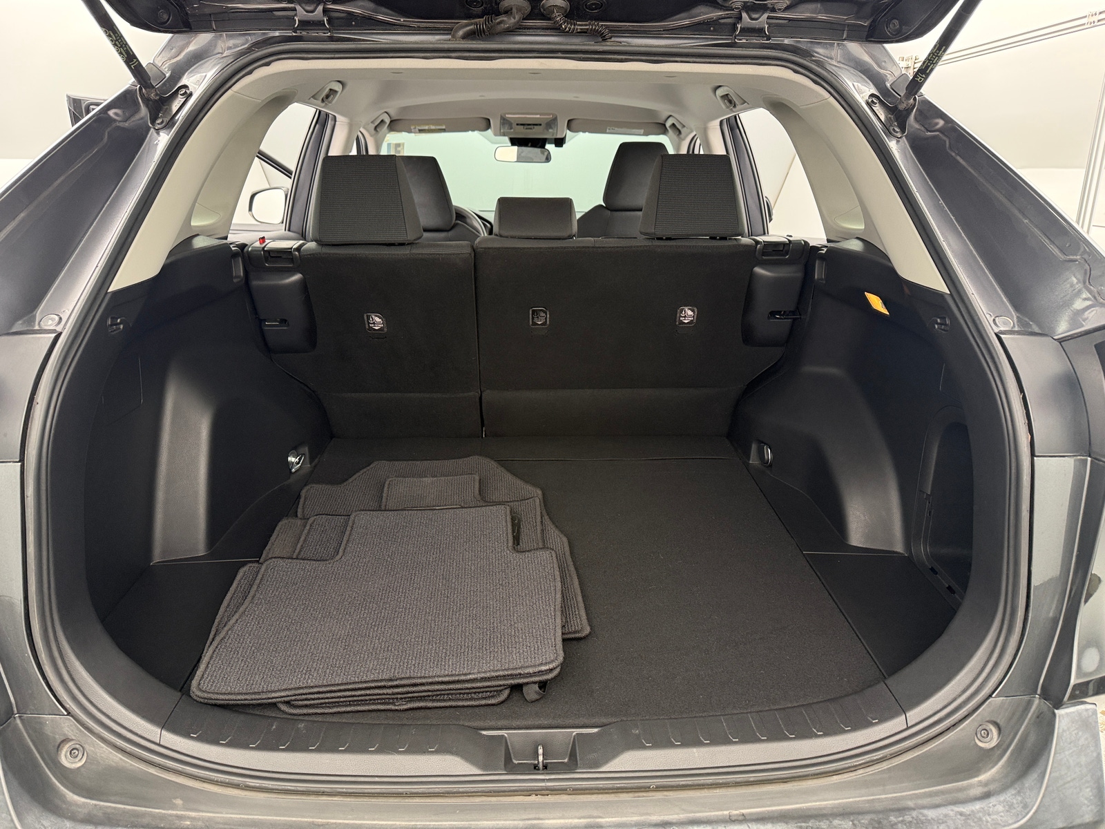 Thumbnail: 2019 Toyota RAV4 - 7