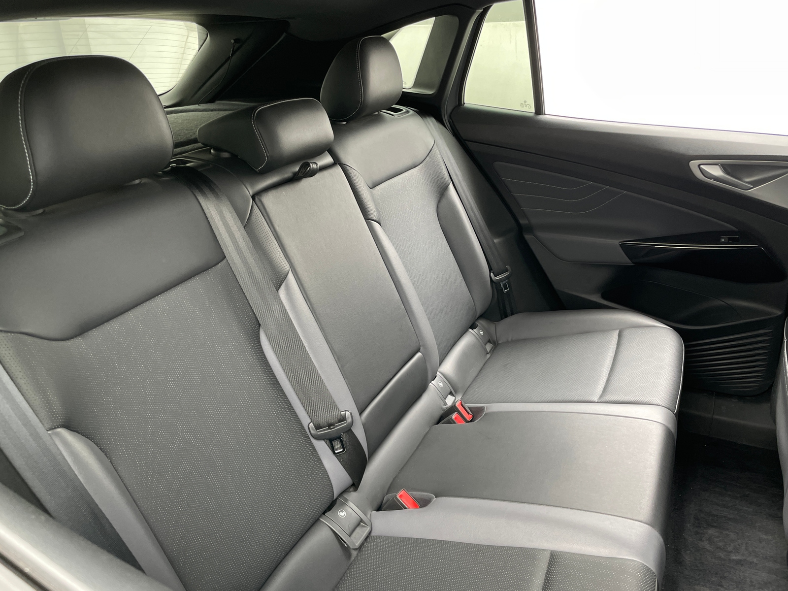 Thumbnail: 2023 Volkswagen ID.4 - 5