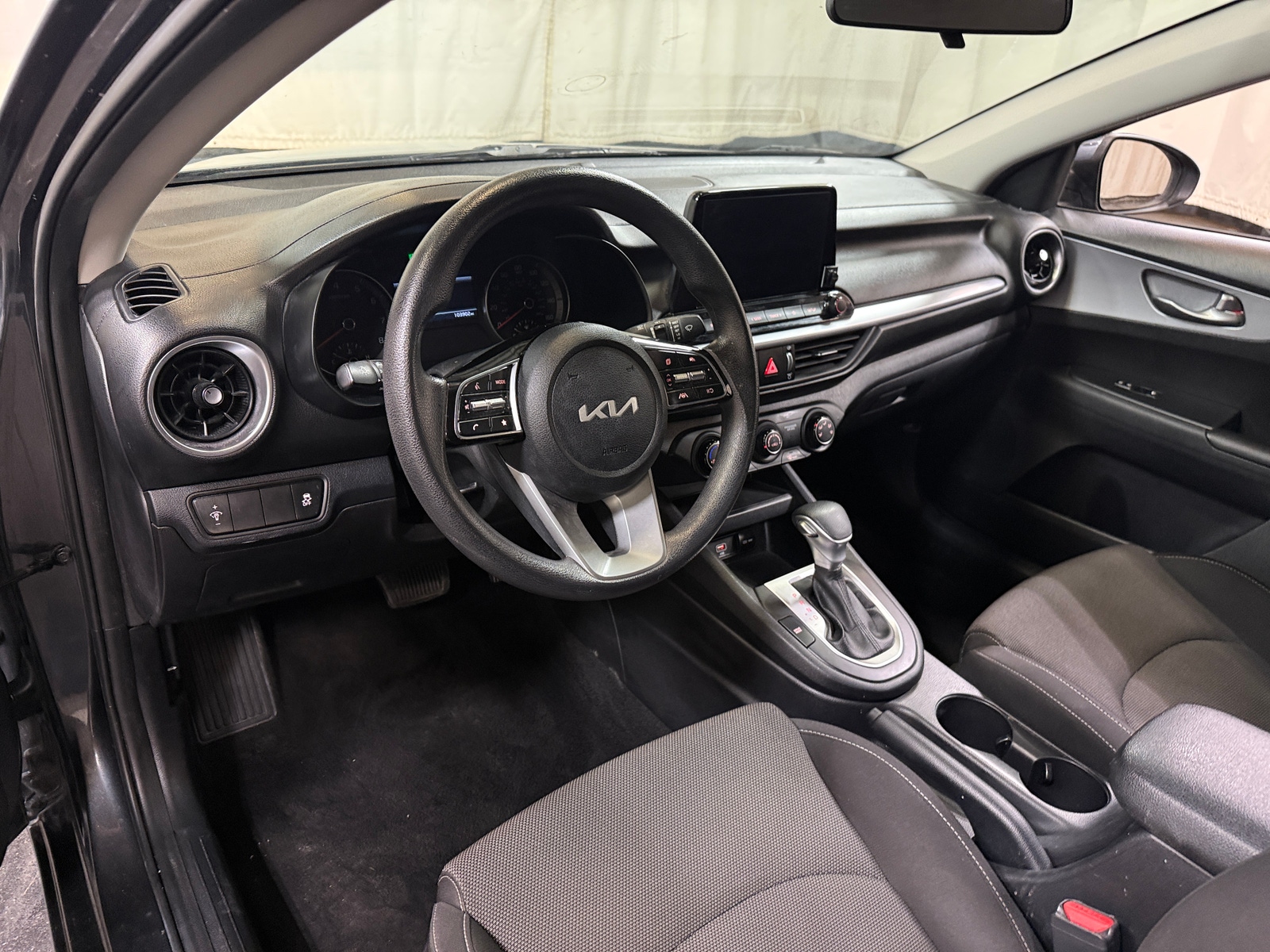 Thumbnail: 2022 Kia Forte - 3