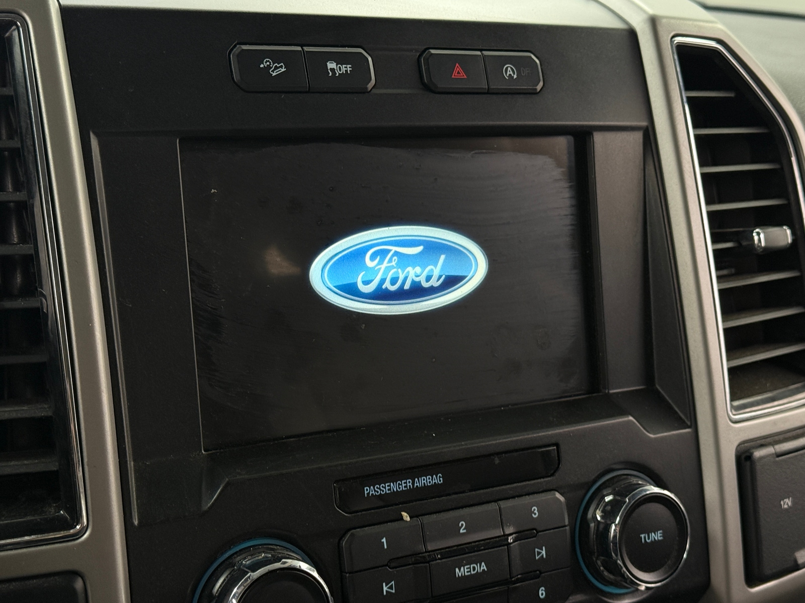 Thumbnail: 2018 Ford Econoline - 3