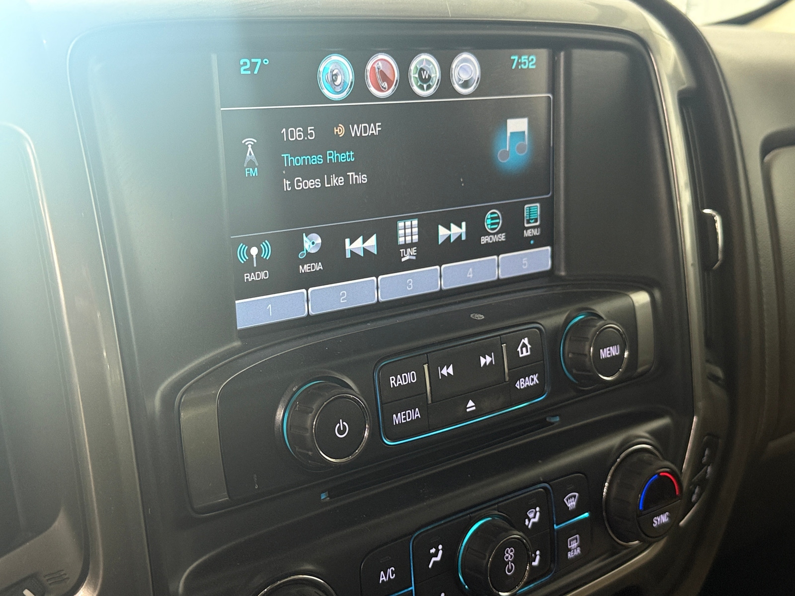 Thumbnail: 2017 Chevrolet Silverado 1500 - 3