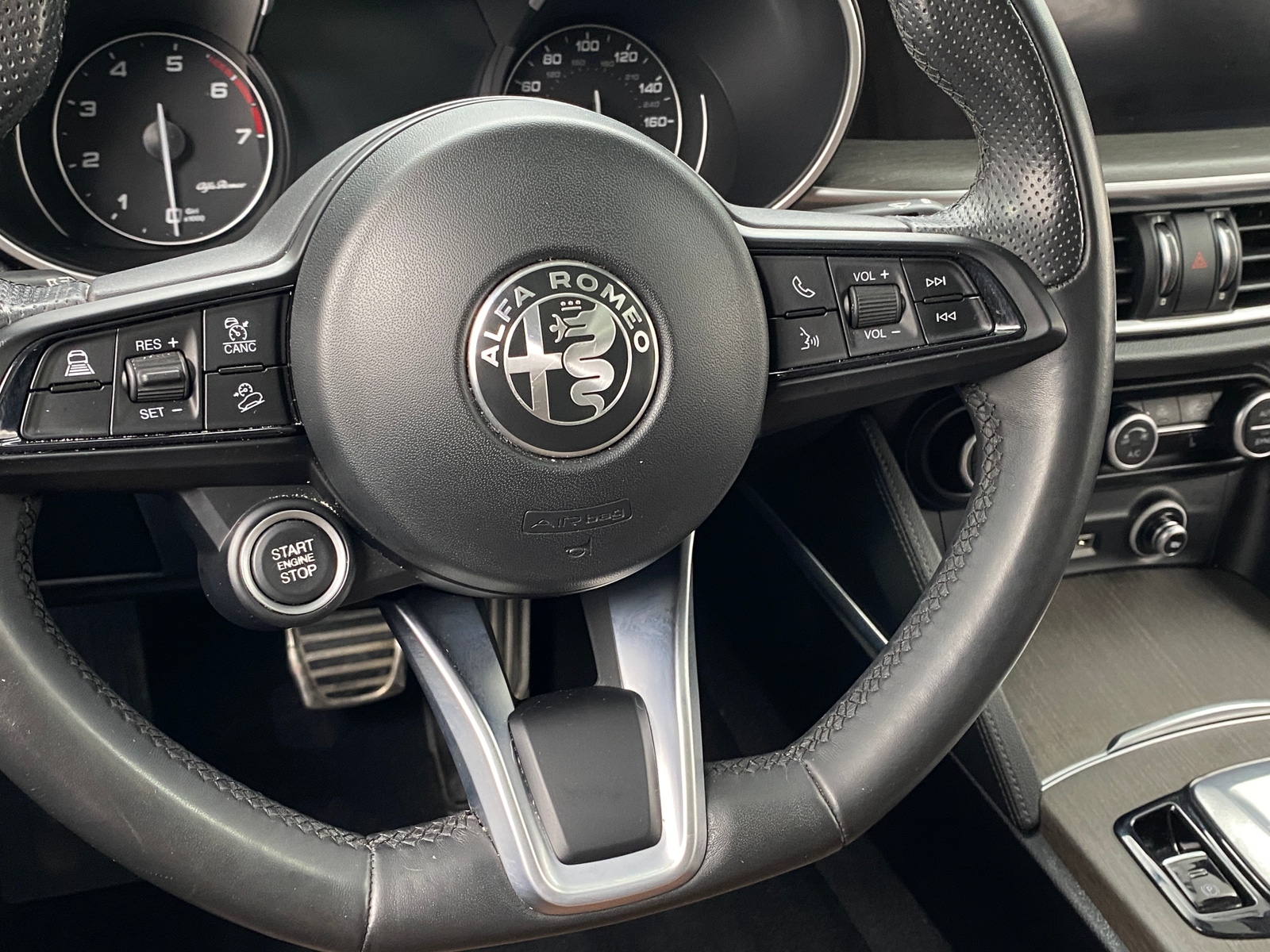 Thumbnail: 2022 Alfa Romeo Stelvio - 4