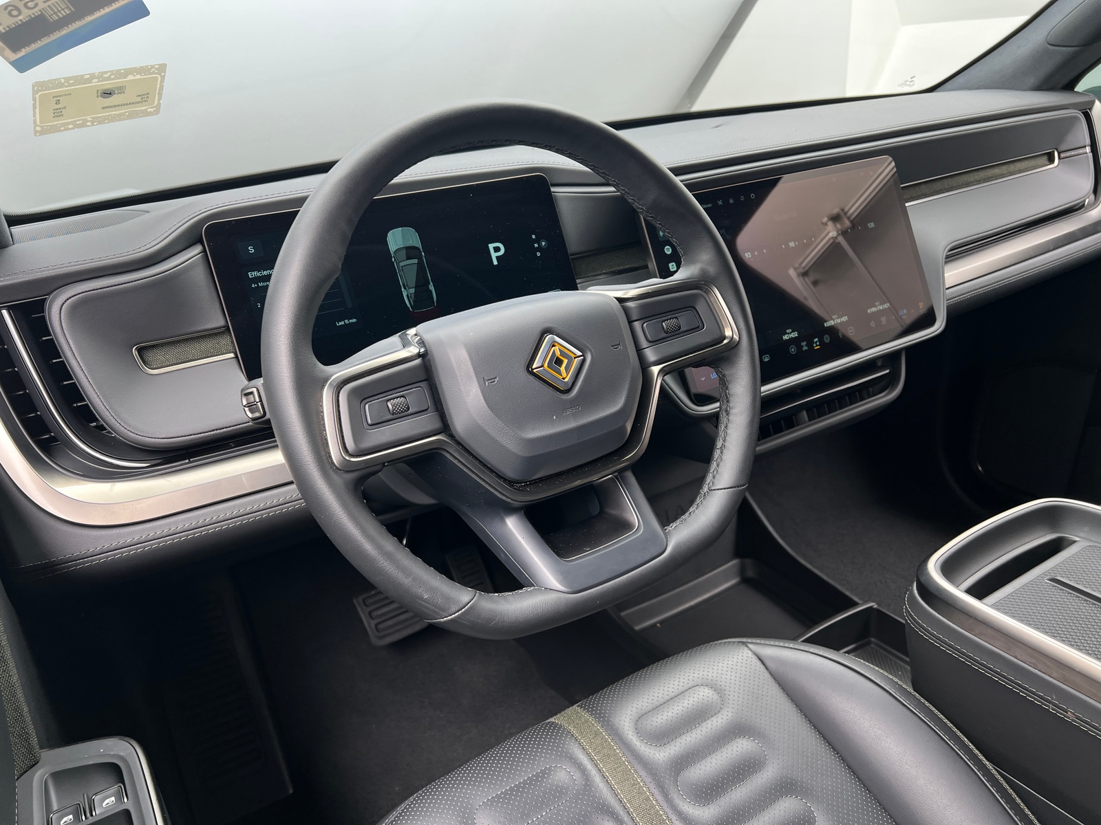 Thumbnail: 2025 Rivian R1S - 4