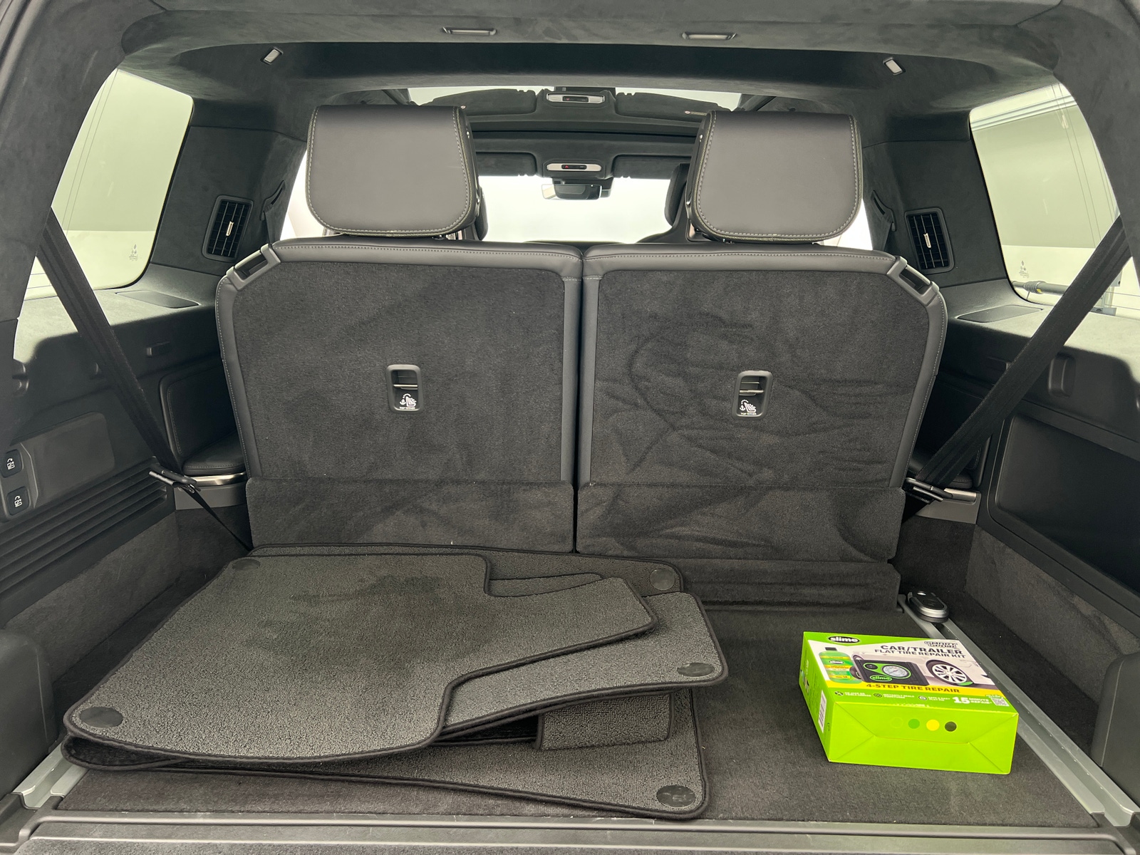 Thumbnail: 2025 Rivian R1S - 6