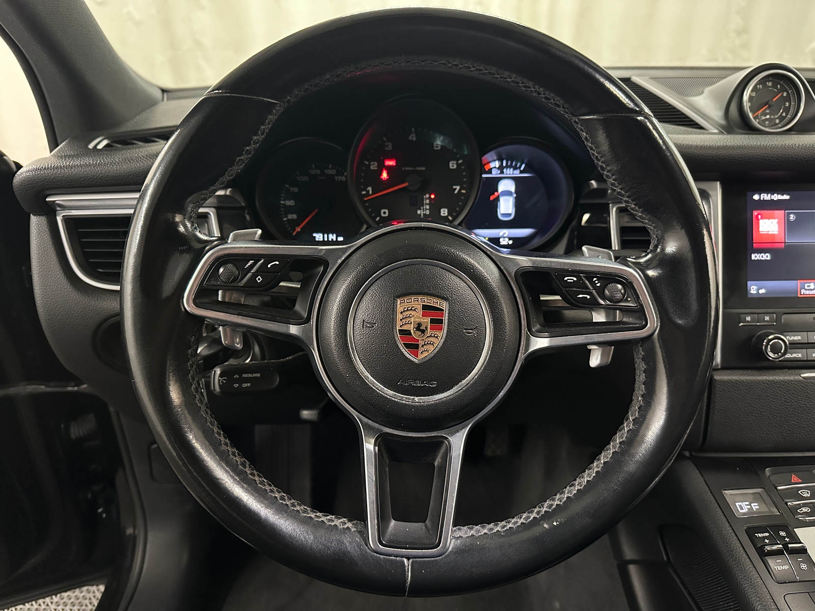 Thumbnail: 2017 Porsche Macan - 4