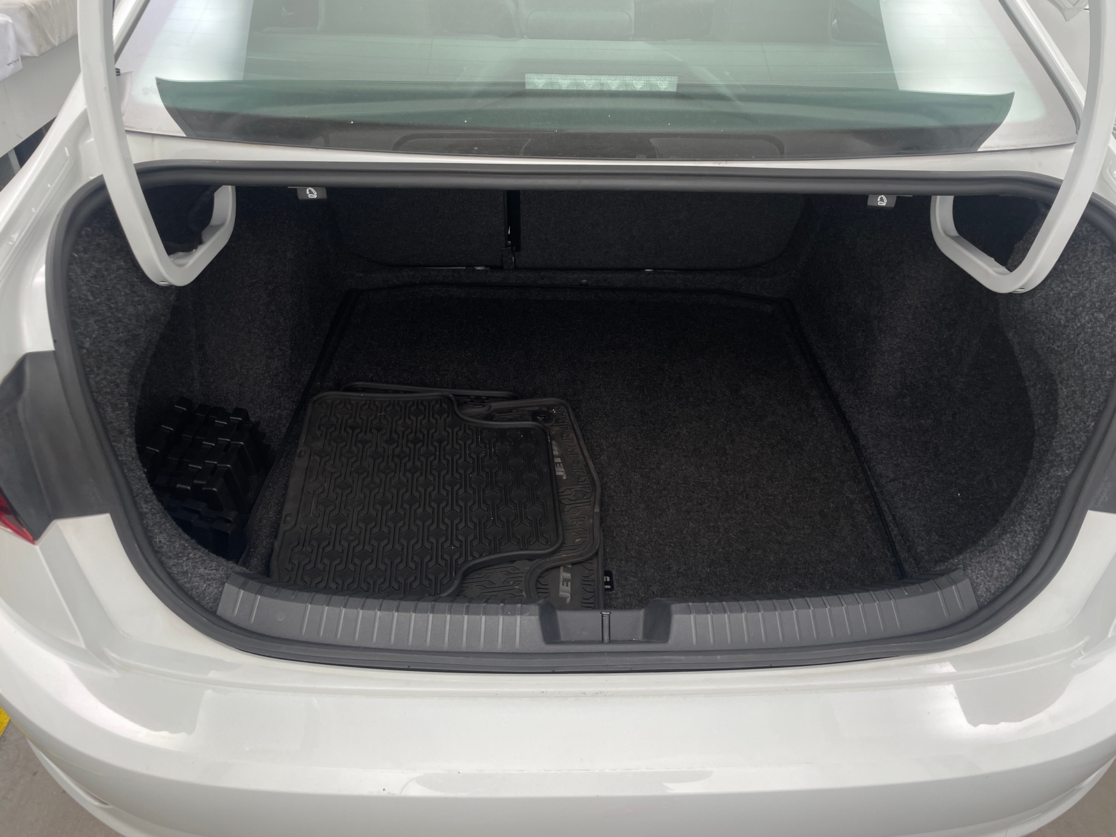 Thumbnail: 2019 Volkswagen Jetta - 6