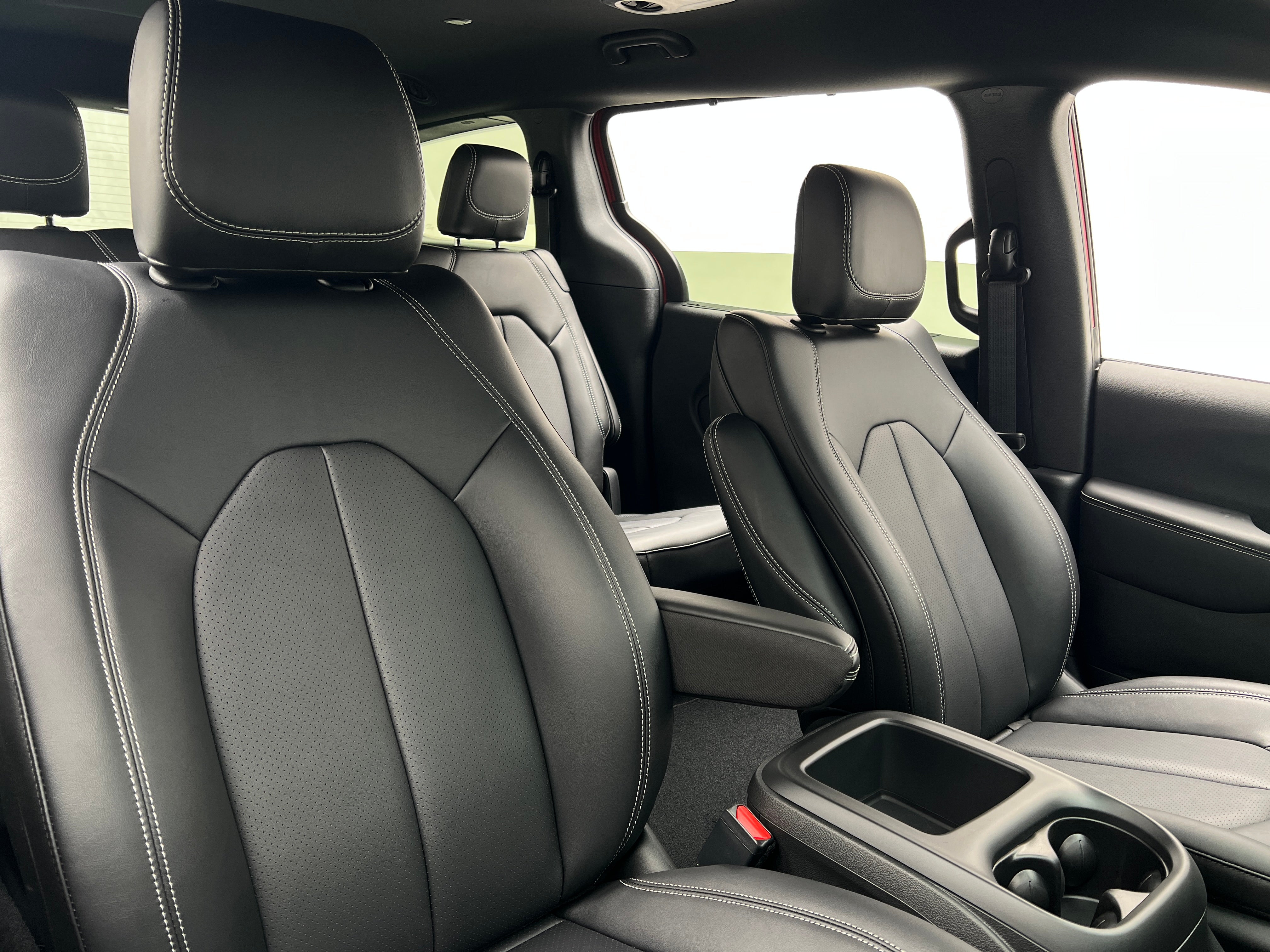 2026 Chrysler Pacifica Select AWD's photo