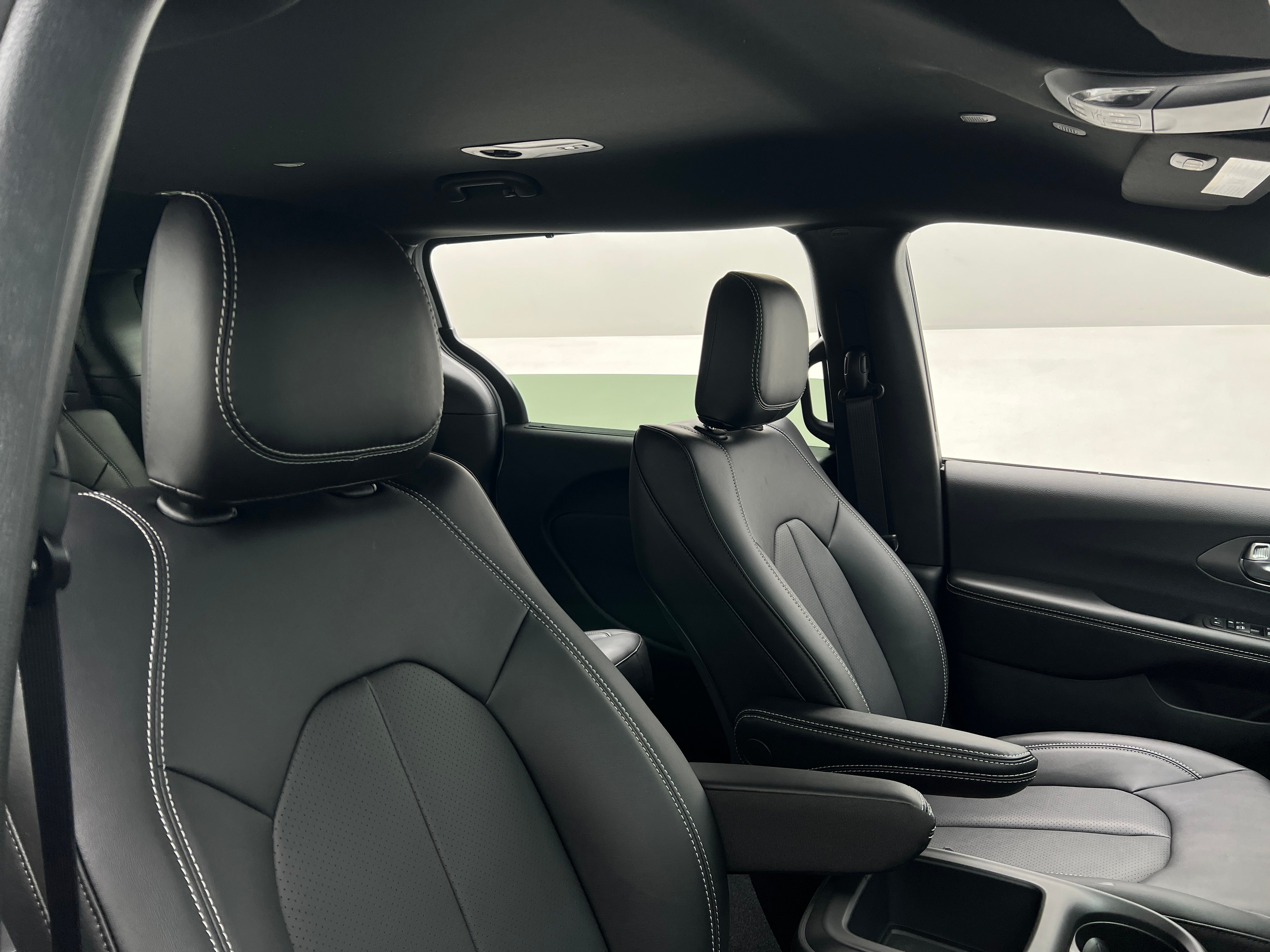 2026 Chrysler Pacifica Select AWD's photo