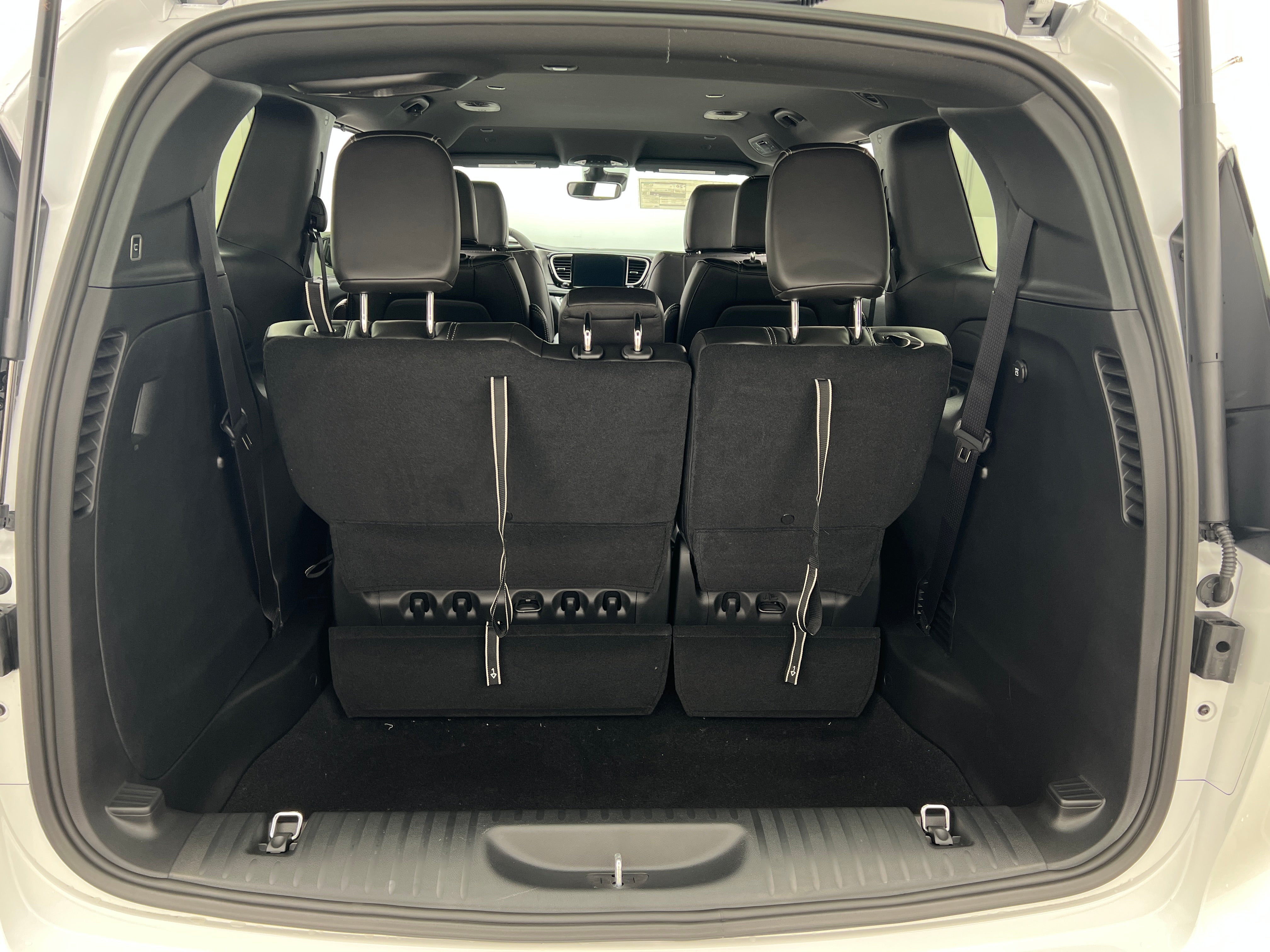 2026 Chrysler Pacifica Select AWD's photo