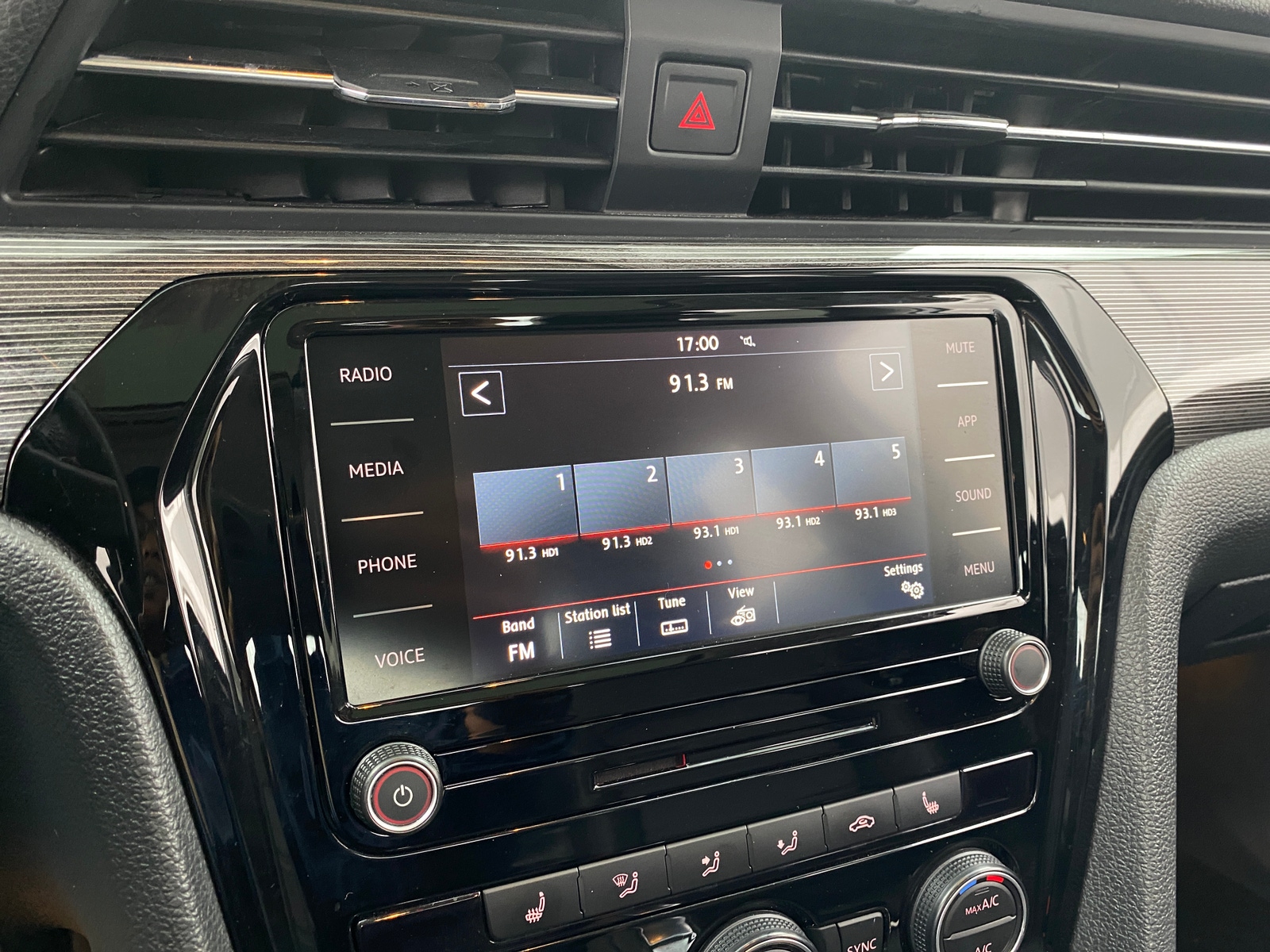 Thumbnail: 2020 Volkswagen Passat - 3