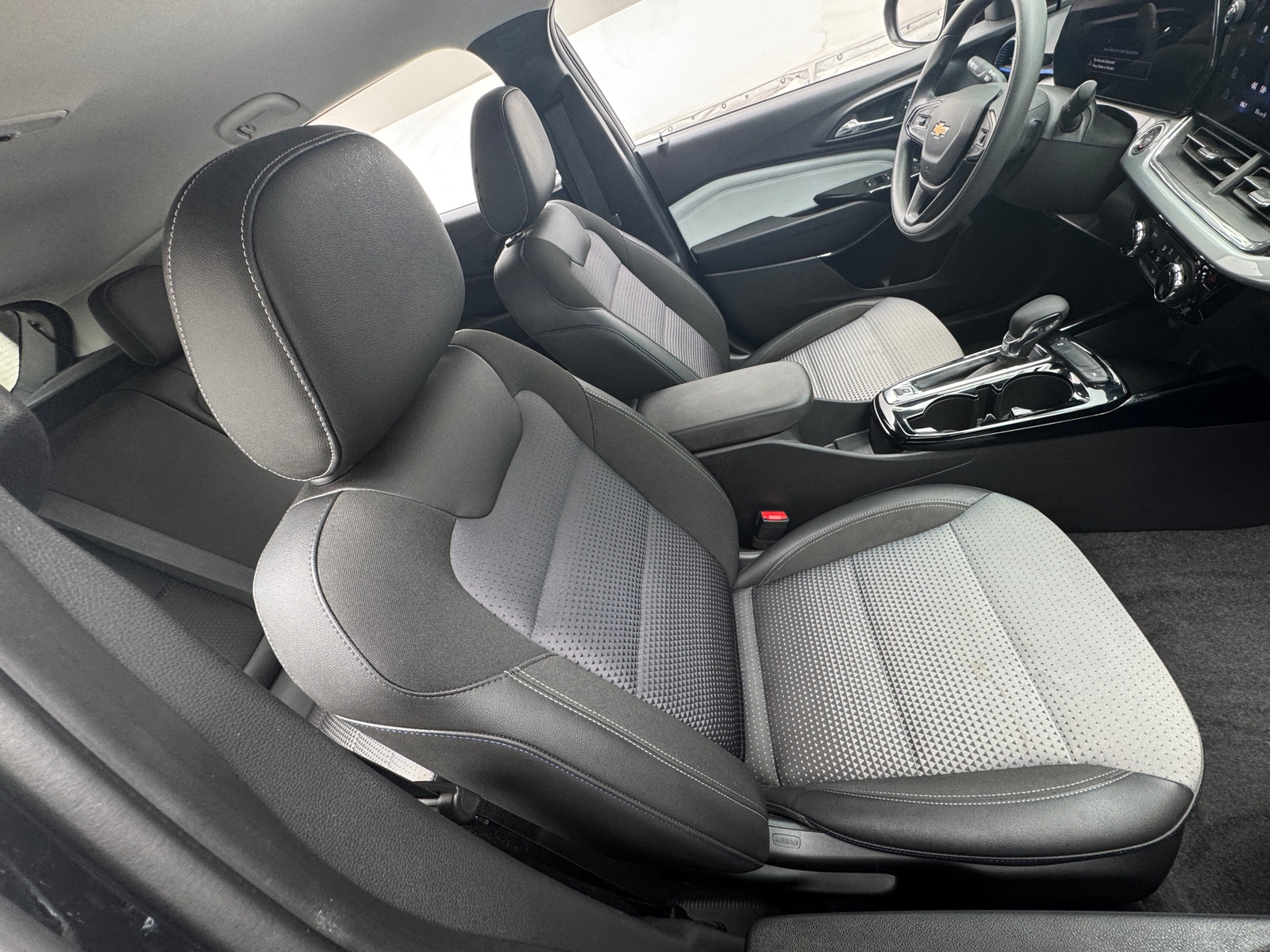 Thumbnail: 2025 Chevrolet Trax - 2