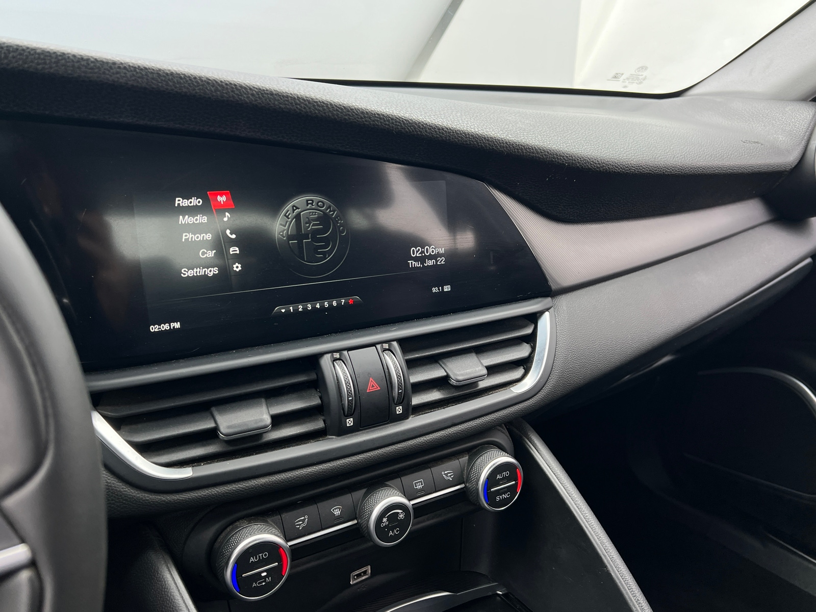 Thumbnail: 2018 Alfa Romeo Giulia - 3