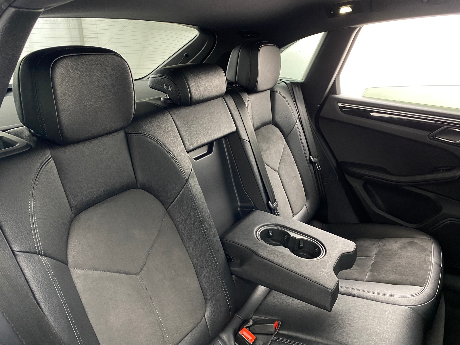 Thumbnail: 2021 Porsche Macan - 5