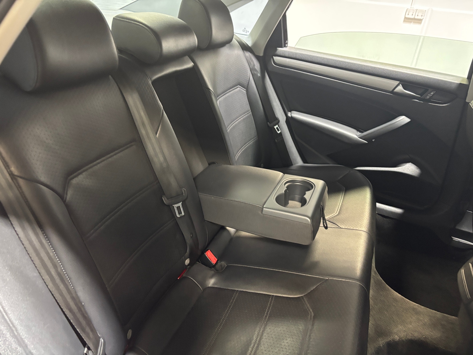 Thumbnail: 2015 Volkswagen Passat - 6