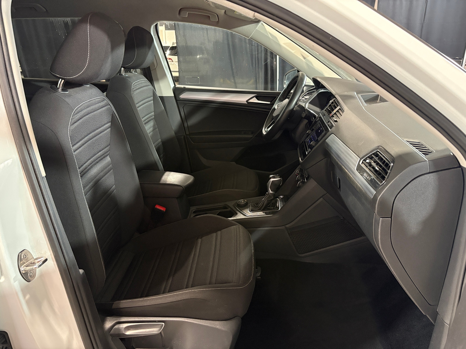 Thumbnail: 2023 Volkswagen Tiguan - 2