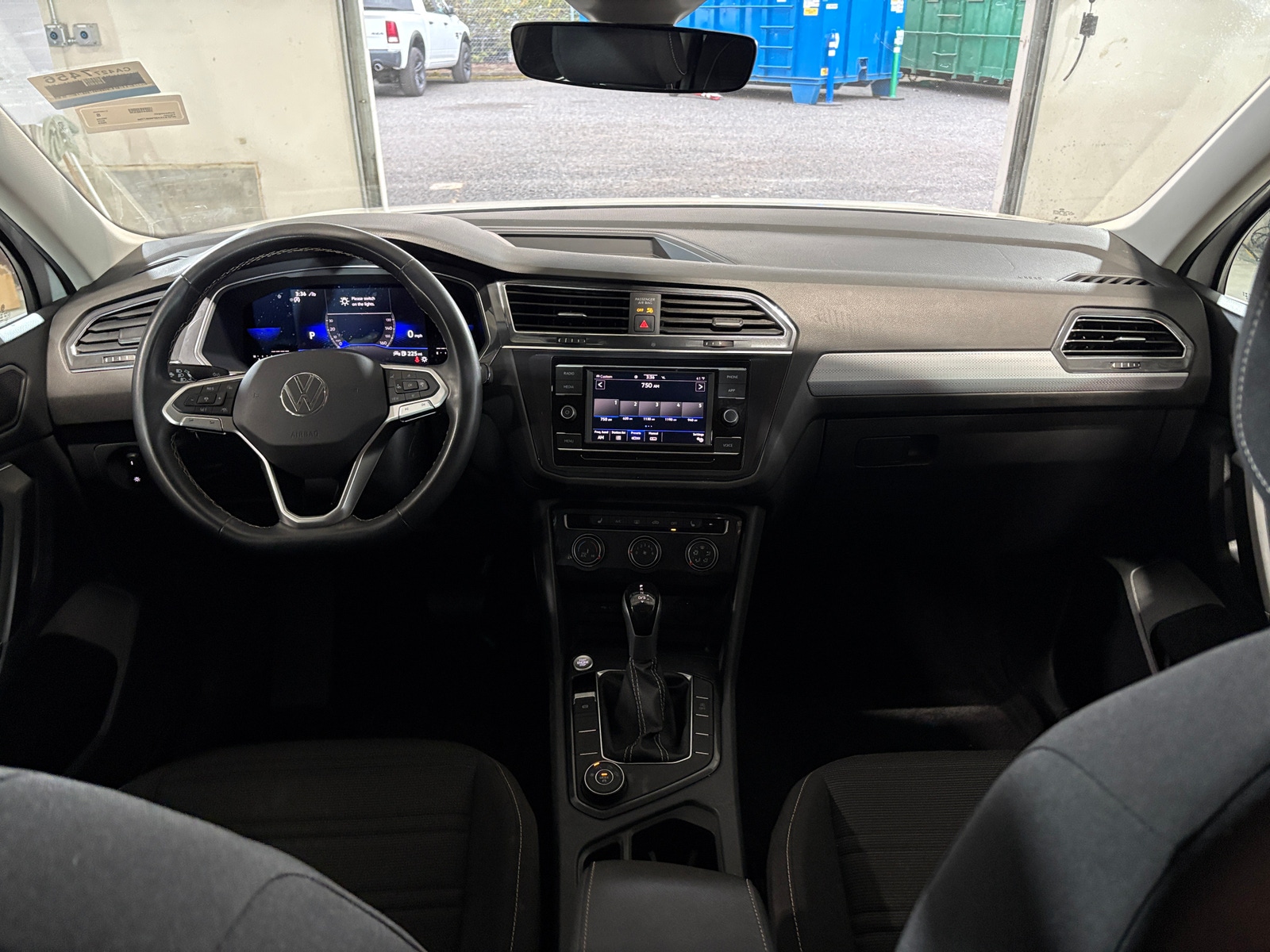 Thumbnail: 2023 Volkswagen Tiguan - 3