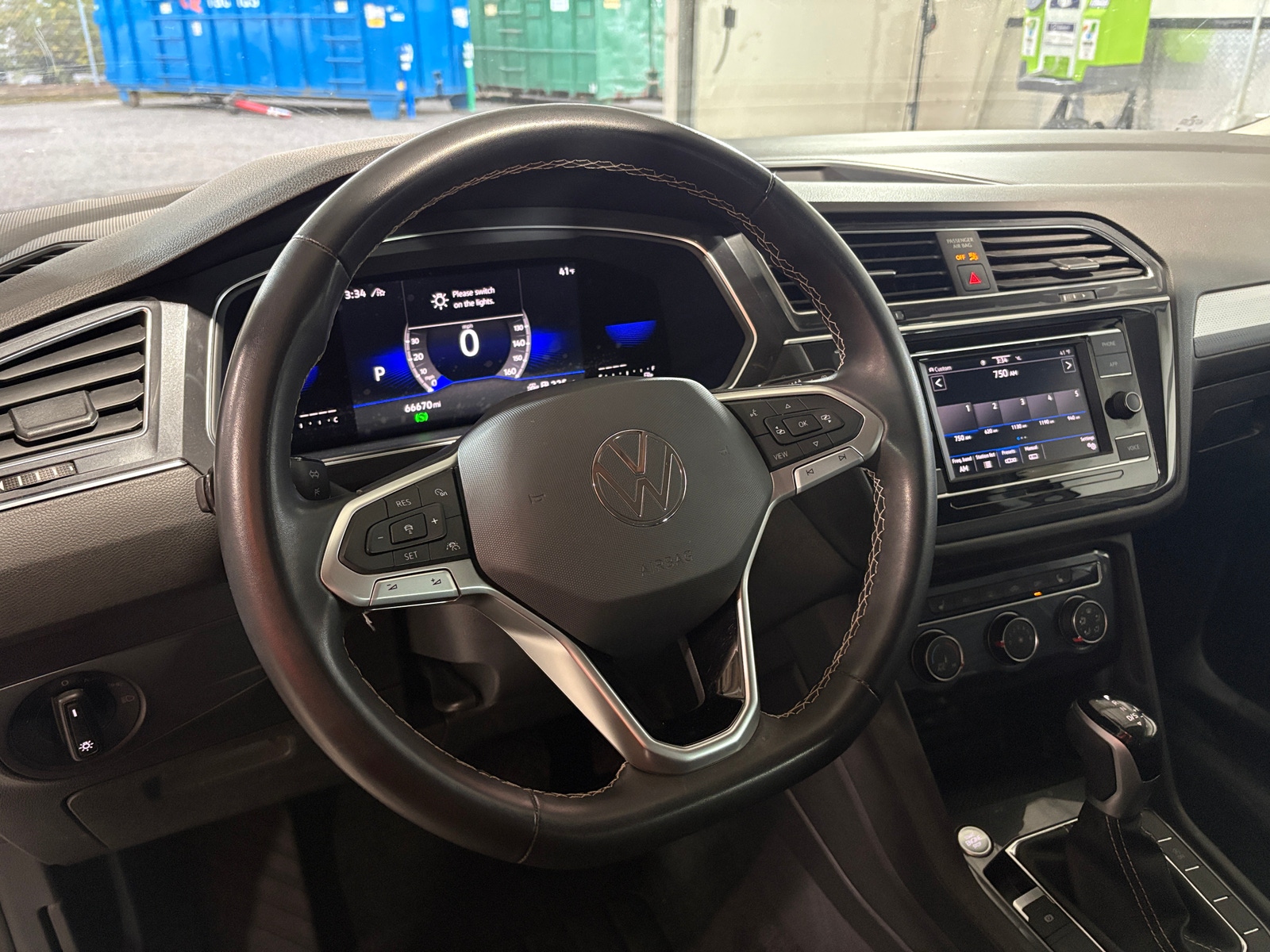 Thumbnail: 2023 Volkswagen Tiguan - 5