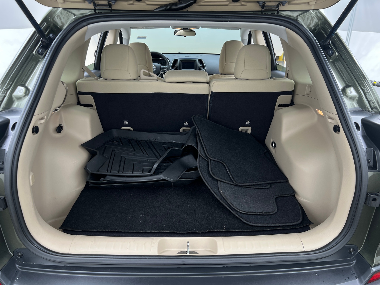 Thumbnail: 2019 Jeep Cherokee - 7