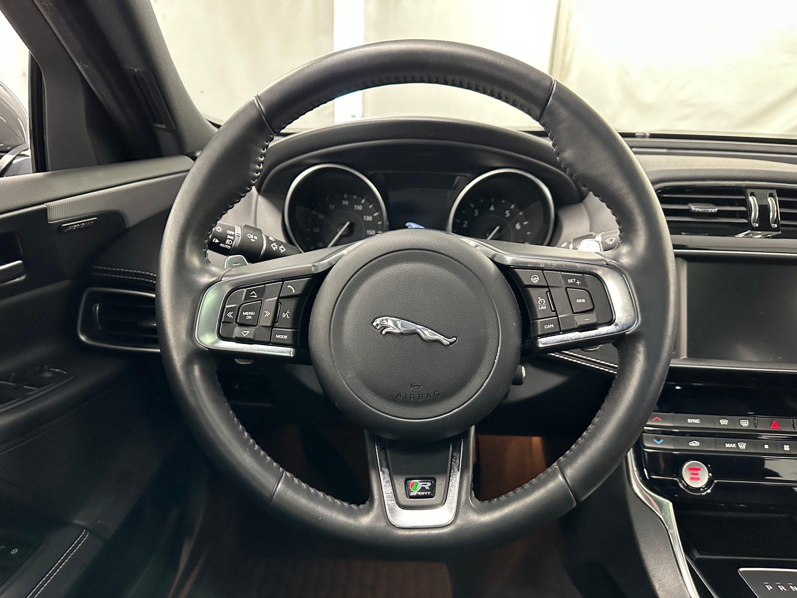 Thumbnail: 2018 Jaguar XE - 4