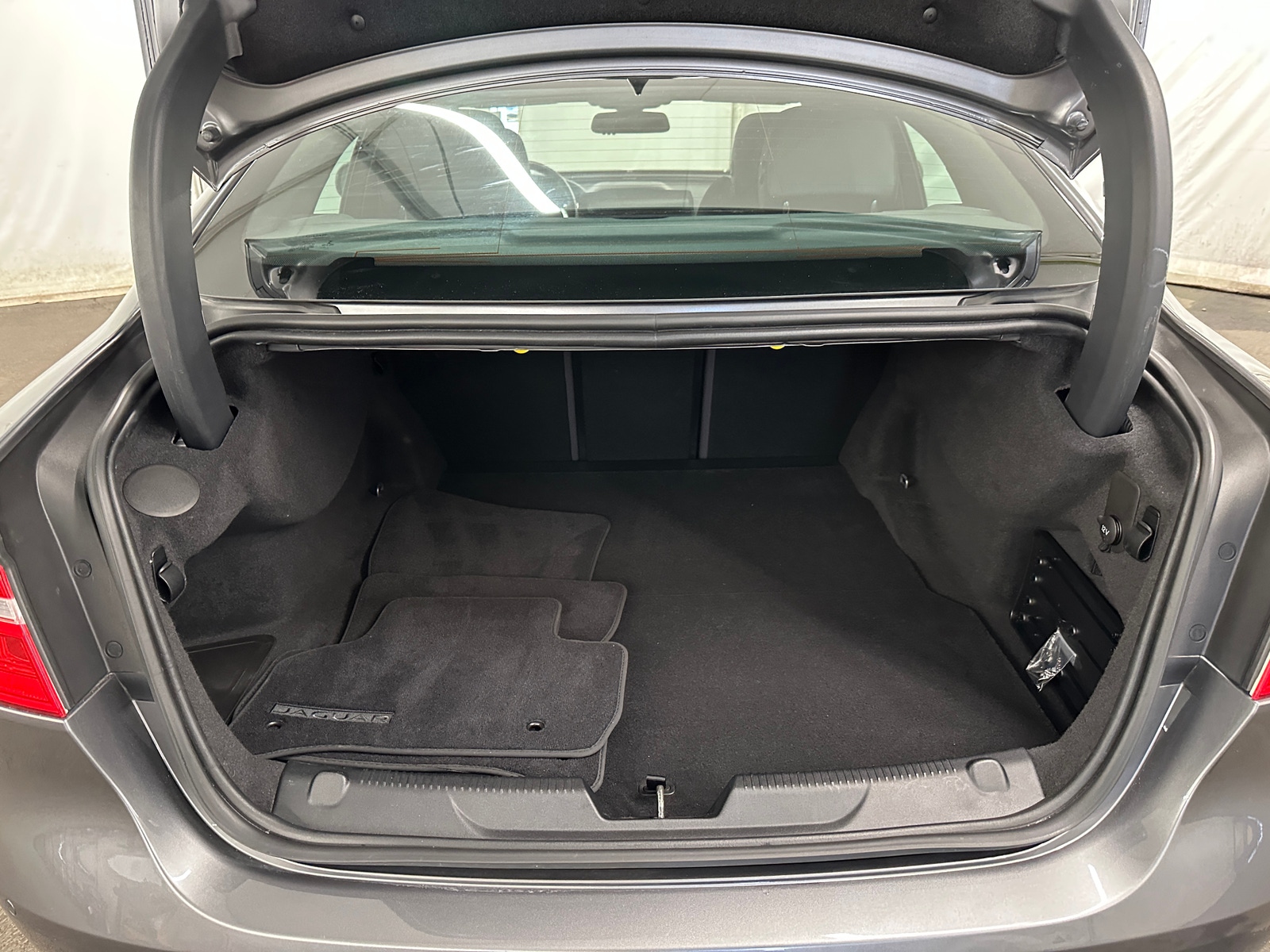 Thumbnail: 2018 Jaguar XE - 6