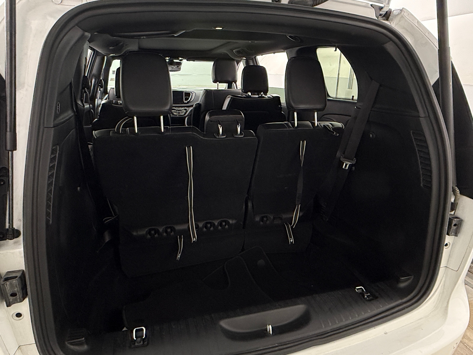 Thumbnail: 2025 Chrysler Pacifica - 6