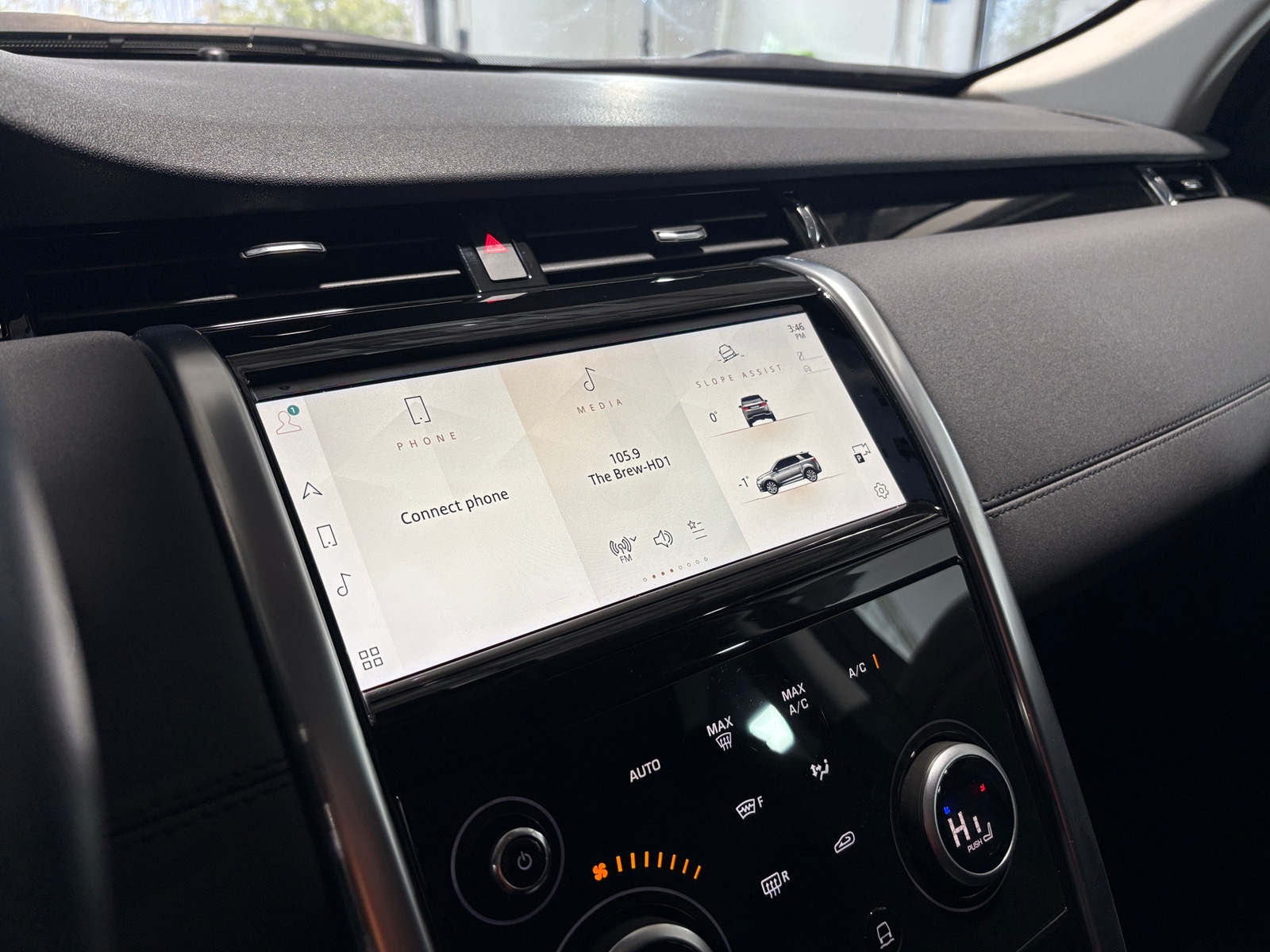 Thumbnail: 2023 Land Rover Discovery Sport - 3