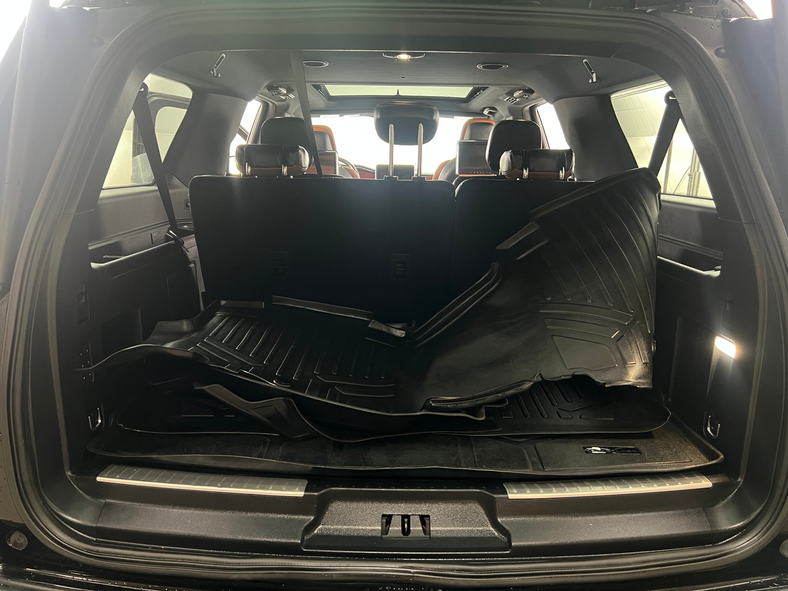 Thumbnail: 2021 Lincoln Navigator L - 6