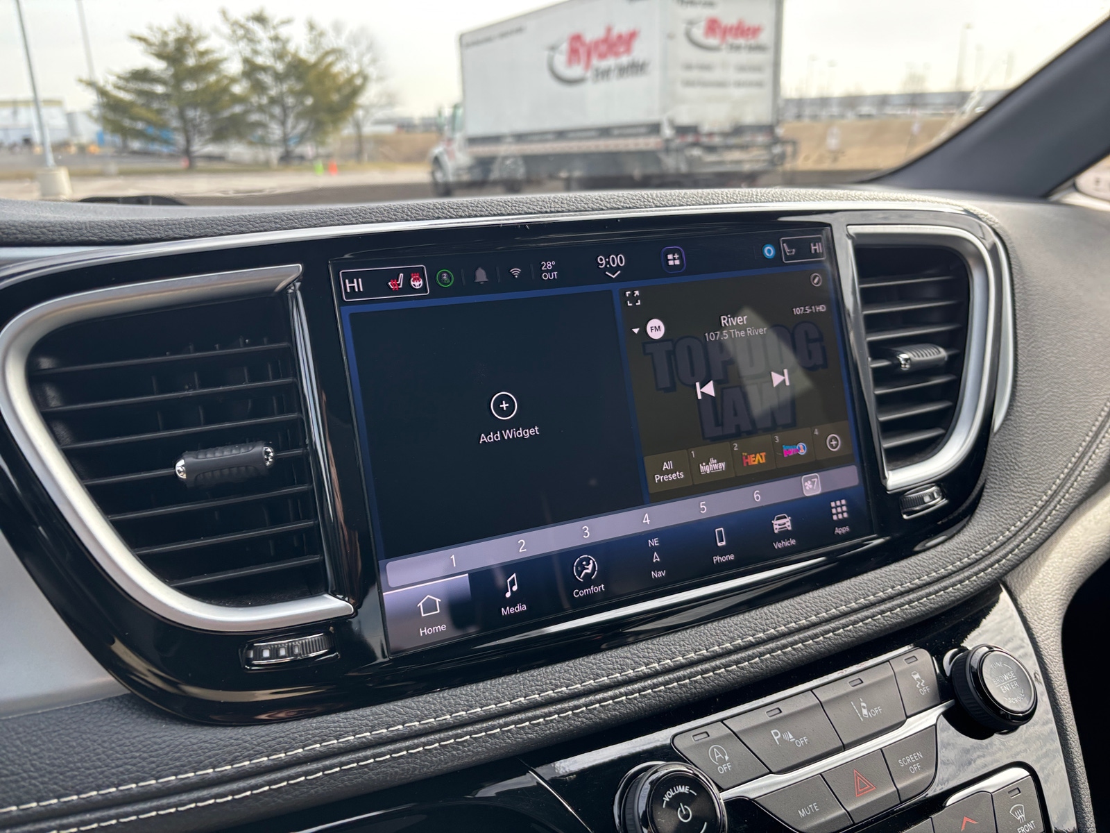 Thumbnail: 2025 Chrysler Pacifica - 4